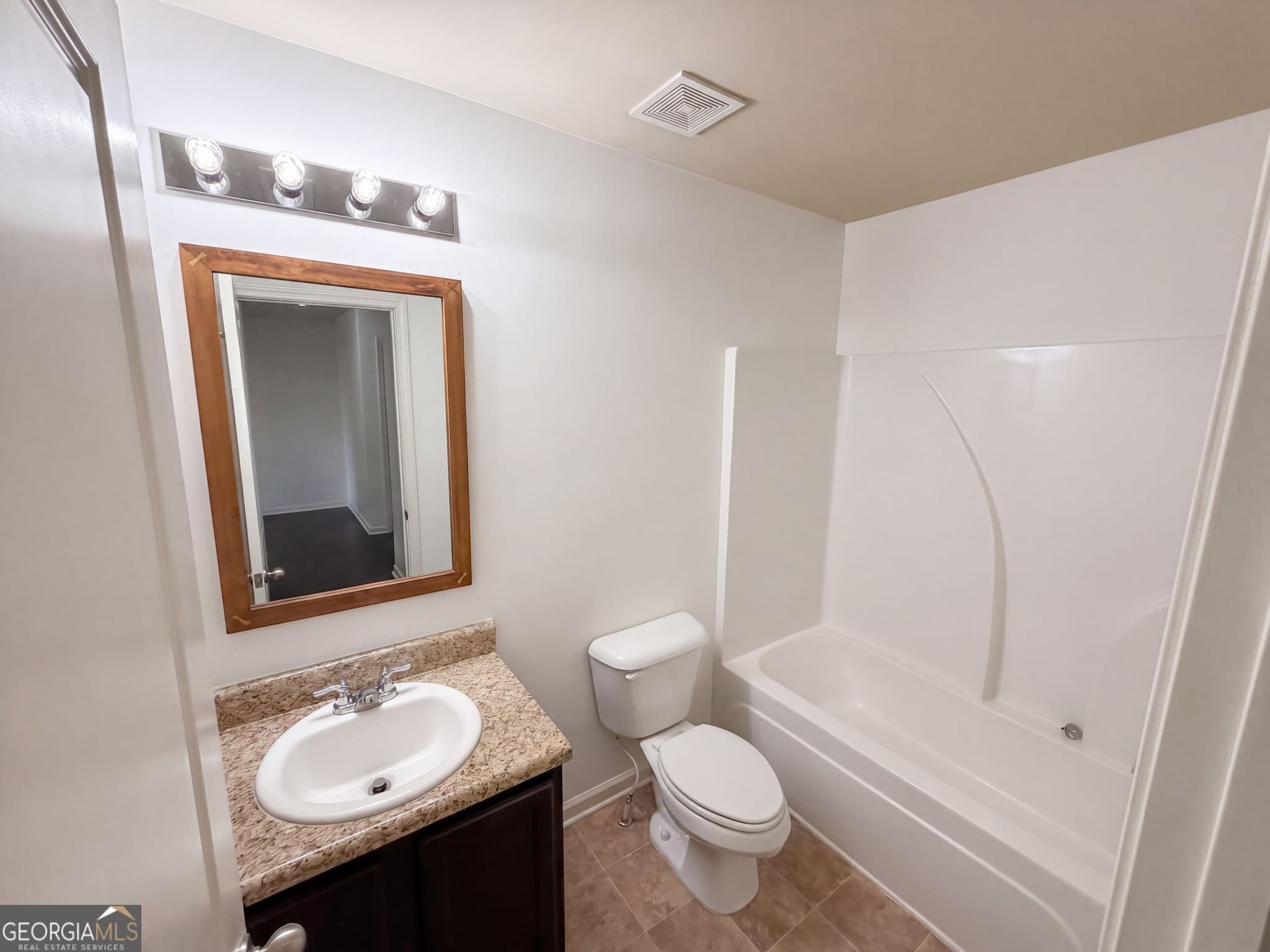 3 bedroom, 2.5 bathroom, 1,866 sq ft single family residence for sale at 106 Southwind Circle, Newnan, GA 30265 — photo 7