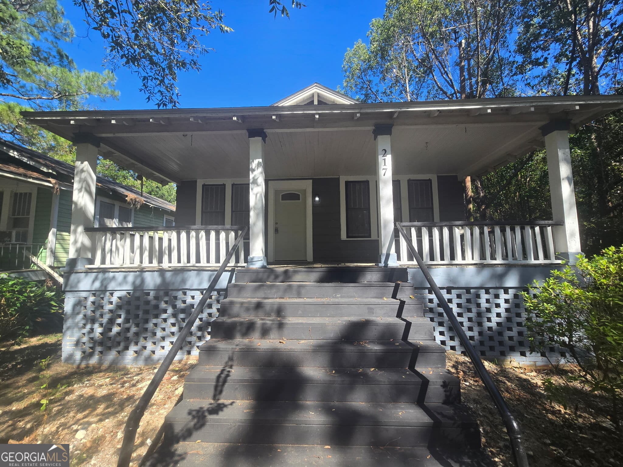 2 bedroom, 1 bathroom, 1,039 sq ft single family residence for sale at 217 W 2nd Avenue, Albany, GA 31701 — photo 2