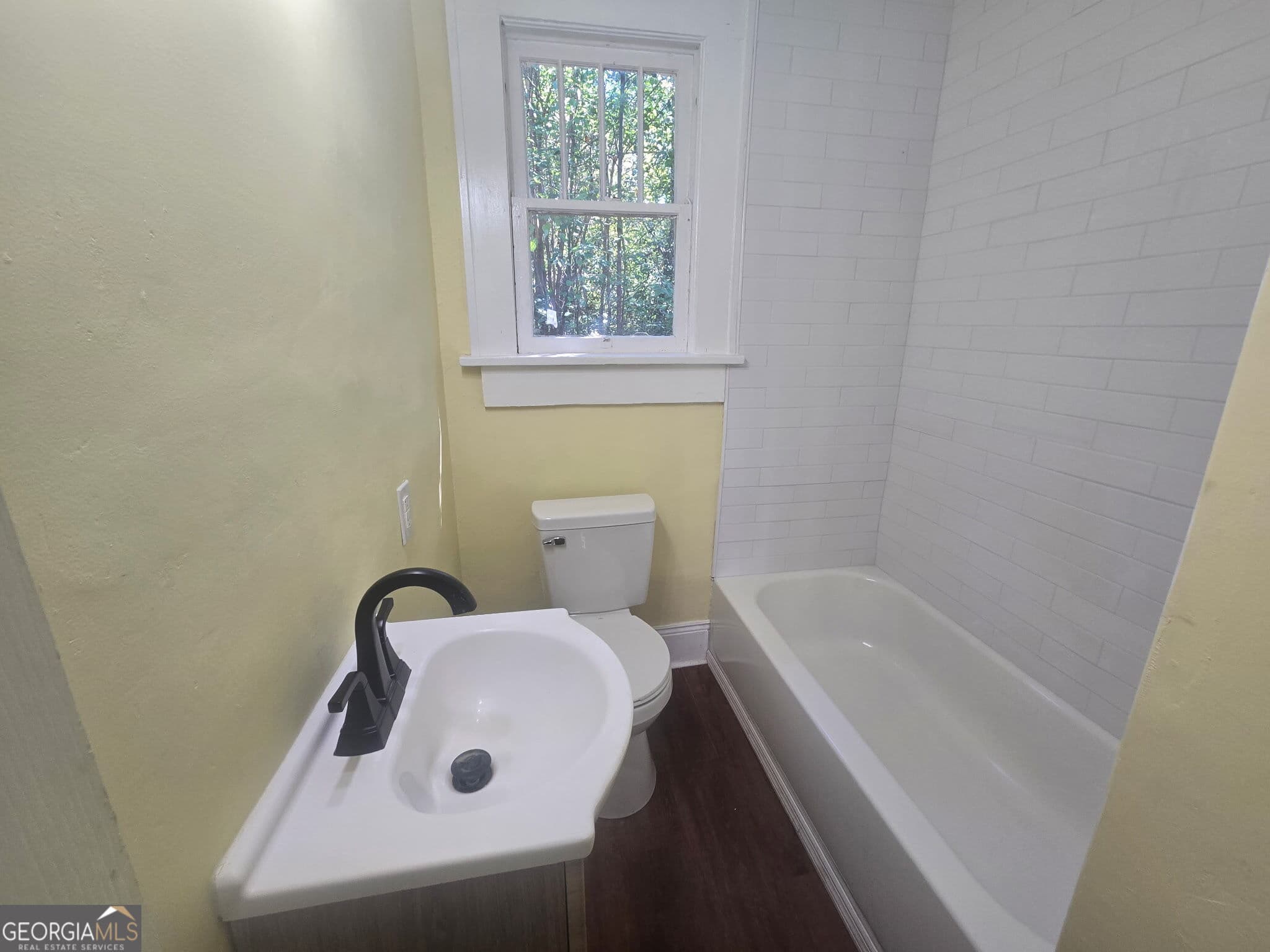 2 bedroom, 1 bathroom, 1,039 sq ft single family residence for sale at 217 W 2nd Avenue, Albany, GA 31701 — photo 8