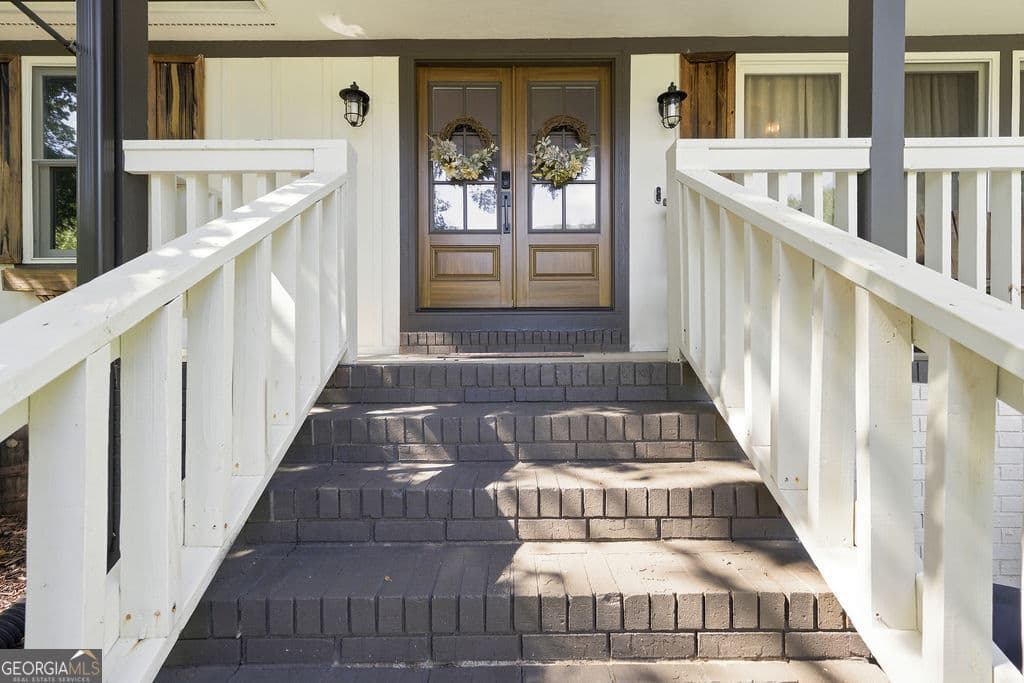 4 bedroom, 3 bathroom, 2,259 sq ft single family residence for sale at 9302 Rockshire Lane, Chattanooga, TN 37421 — photo 2