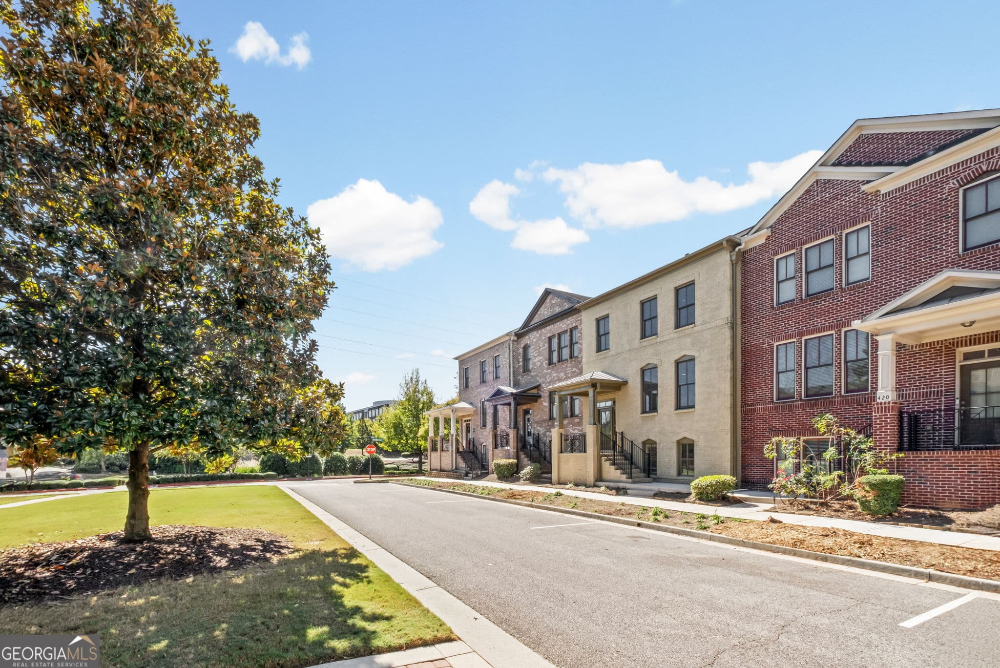 4 bedroom, 3.5 bathroom, 2,496 sq ft townhouse for sale at 416 Fieldview Way, Milton, GA 30004 — photo 2