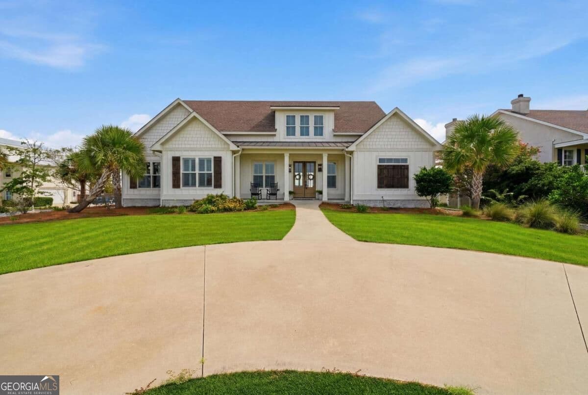 5 bedroom, 4 bathroom, 3,047 sq ft single family residence for sale at 102 Talahi Lane, Brunswick, GA 31520 — photo 2