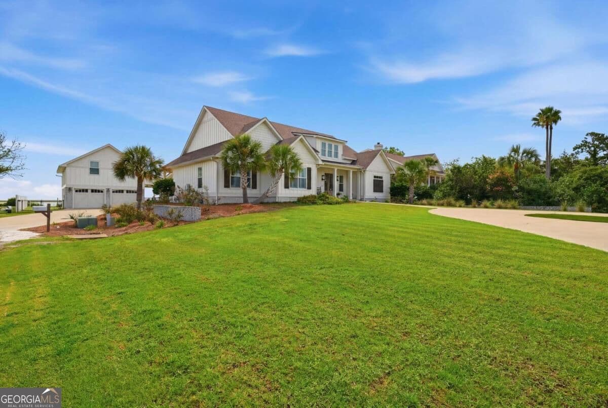 5 bedroom, 4 bathroom, 3,047 sq ft single family residence for sale at 102 Talahi Lane, Brunswick, GA 31520 — photo 1 of 54