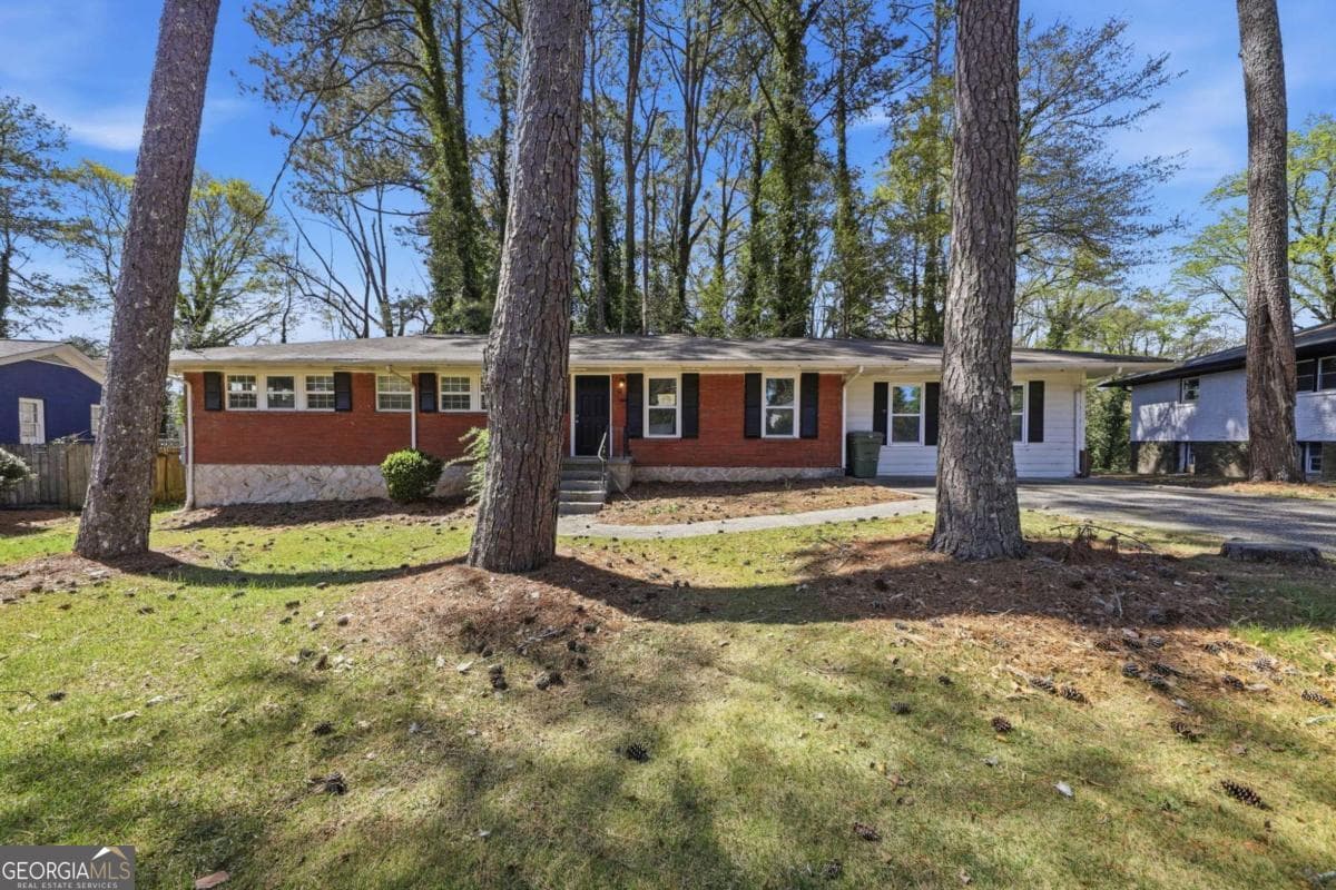 3 bedroom, 2 bathroom, 1,742 sq ft single family residence for sale at 1939 Shepherd Circle, Atlanta, GA 30311 — photo 2