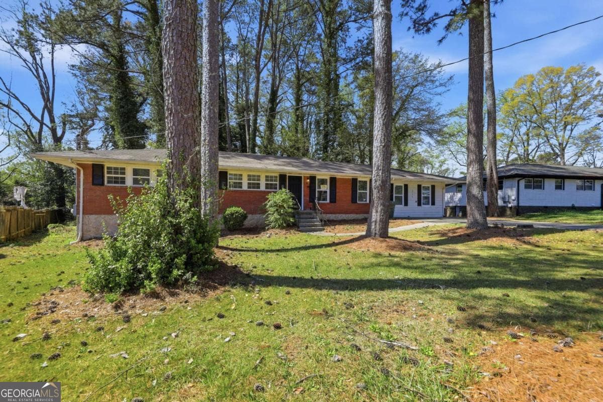 3 bedroom, 2 bathroom, 1,742 sq ft single family residence for sale at 1939 Shepherd Circle, Atlanta, GA 30311 — photo 3