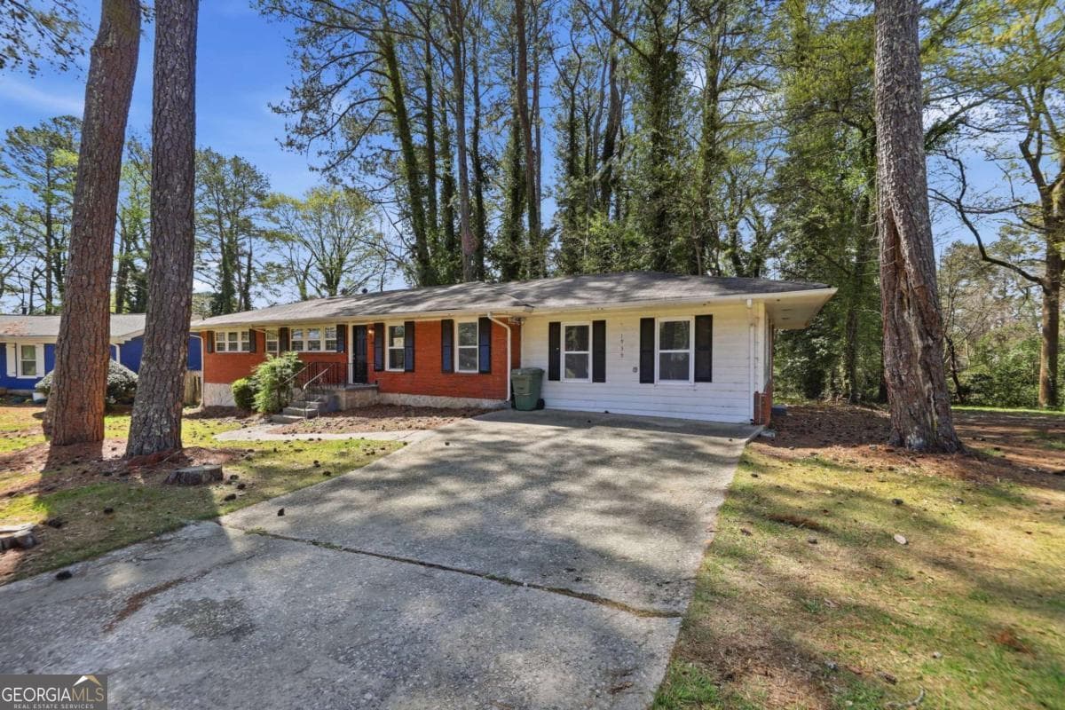 3 bedroom, 2 bathroom, 1,742 sq ft single family residence for sale at 1939 Shepherd Circle, Atlanta, GA 30311 — photo 4