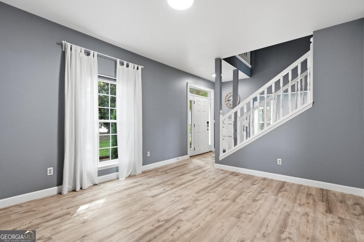 4 bedroom, 2.5 bathroom, 2,970 sq ft single family residence for sale at 500 Willow Lookout, Alpharetta, GA 30022 — photo 4
