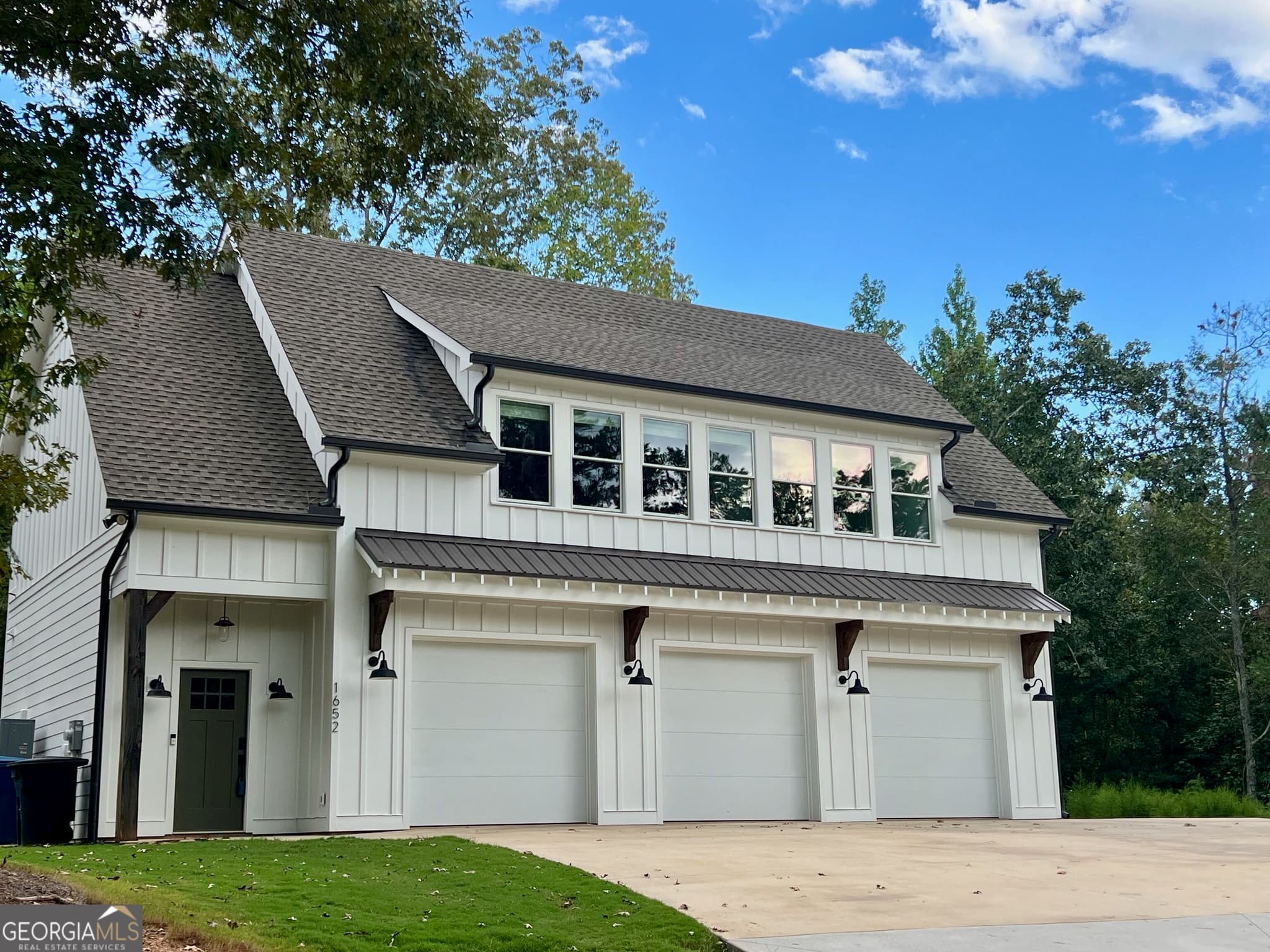 2 bedroom, 2 bathroom, 1,422 sq ft single family residence for sale at 1652 Sweetwater Juno Road, Dawsonville, GA 30534
