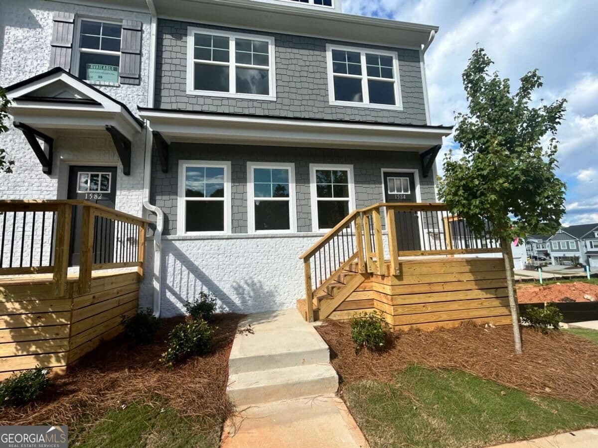 4 bedroom, 3.5 bathroom, 1 sq ft townhouse for sale at 1584 Salem Drive 100, Conyers, GA 30013 — photo 2