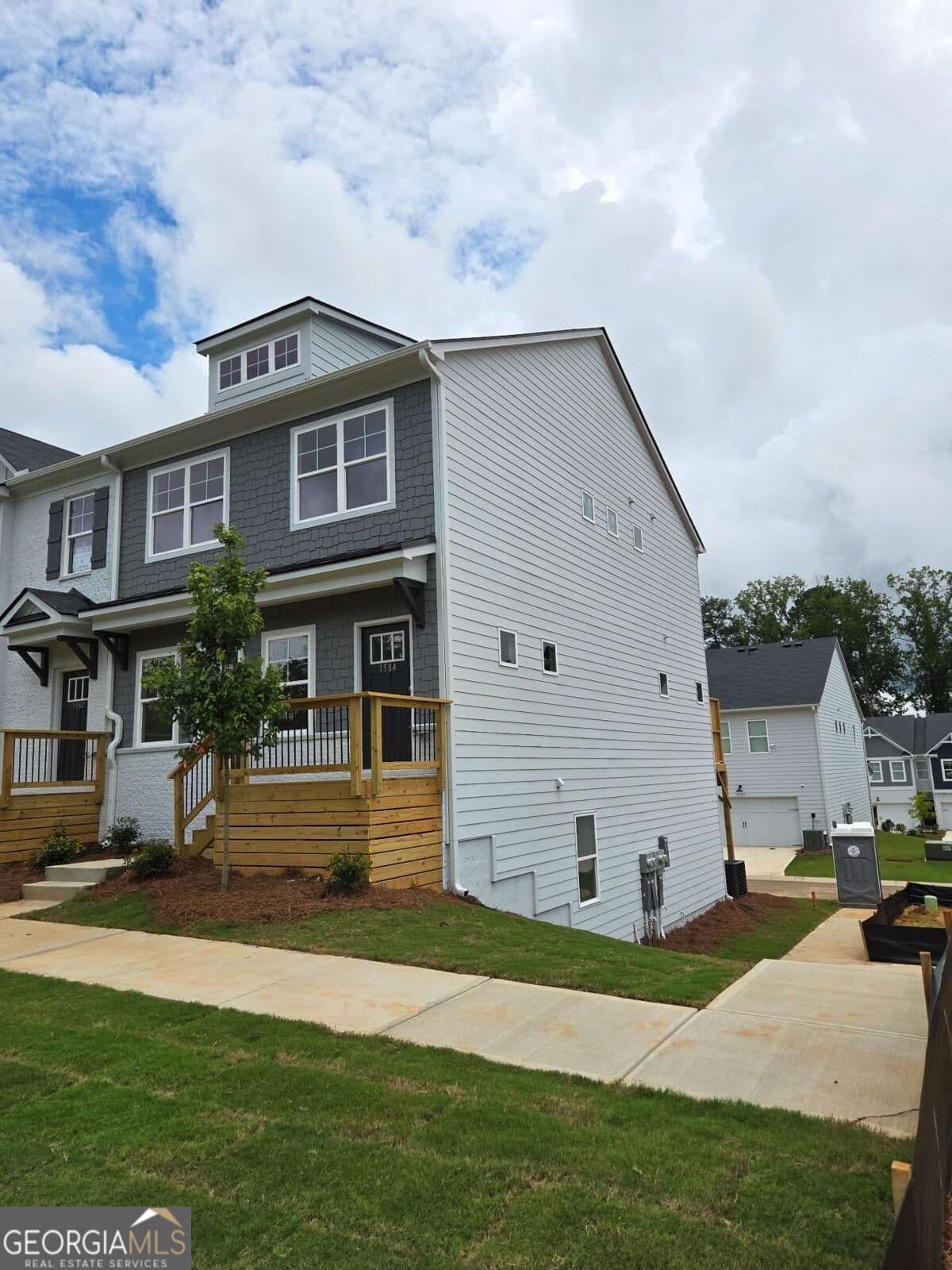 4 bedroom, 3.5 bathroom, 1 sq ft townhouse for sale at 1584 Salem Drive 100, Conyers, GA 30013 — photo 6