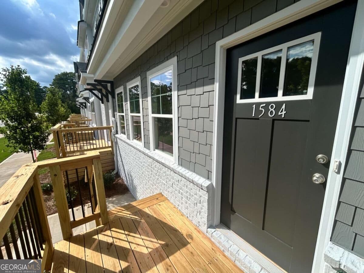 4 bedroom, 3.5 bathroom, 1 sq ft townhouse for sale at 1584 Salem Drive 100, Conyers, GA 30013 — photo 4