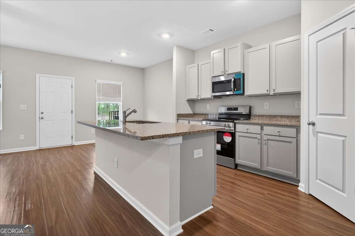 3 bedroom, 2.5 bathroom townhouse for sale at 144 Brexley Drive, Calhoun, GA 30701 — photo 6