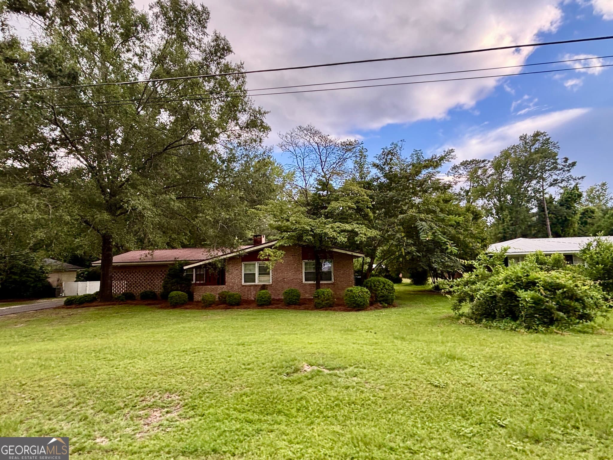 3 bedroom, 2 bathroom, 1,441 sq ft single family residence under contract at 152 Crest Drive, Cochran, GA 31014 — photo 2