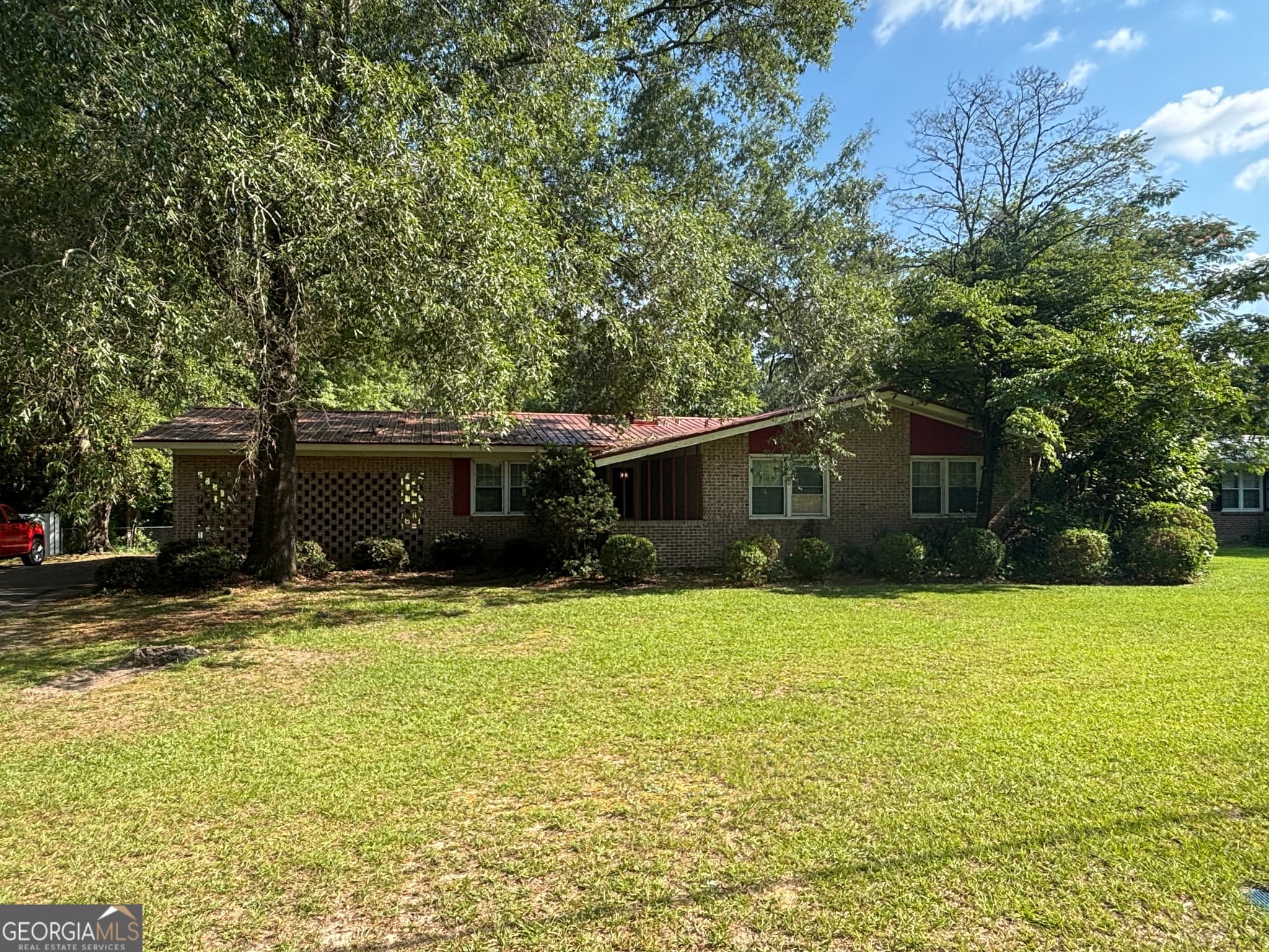 3 bedroom, 2 bathroom, 1,441 sq ft single family residence under contract at 152 Crest Drive, Cochran, GA 31014 — photo 3