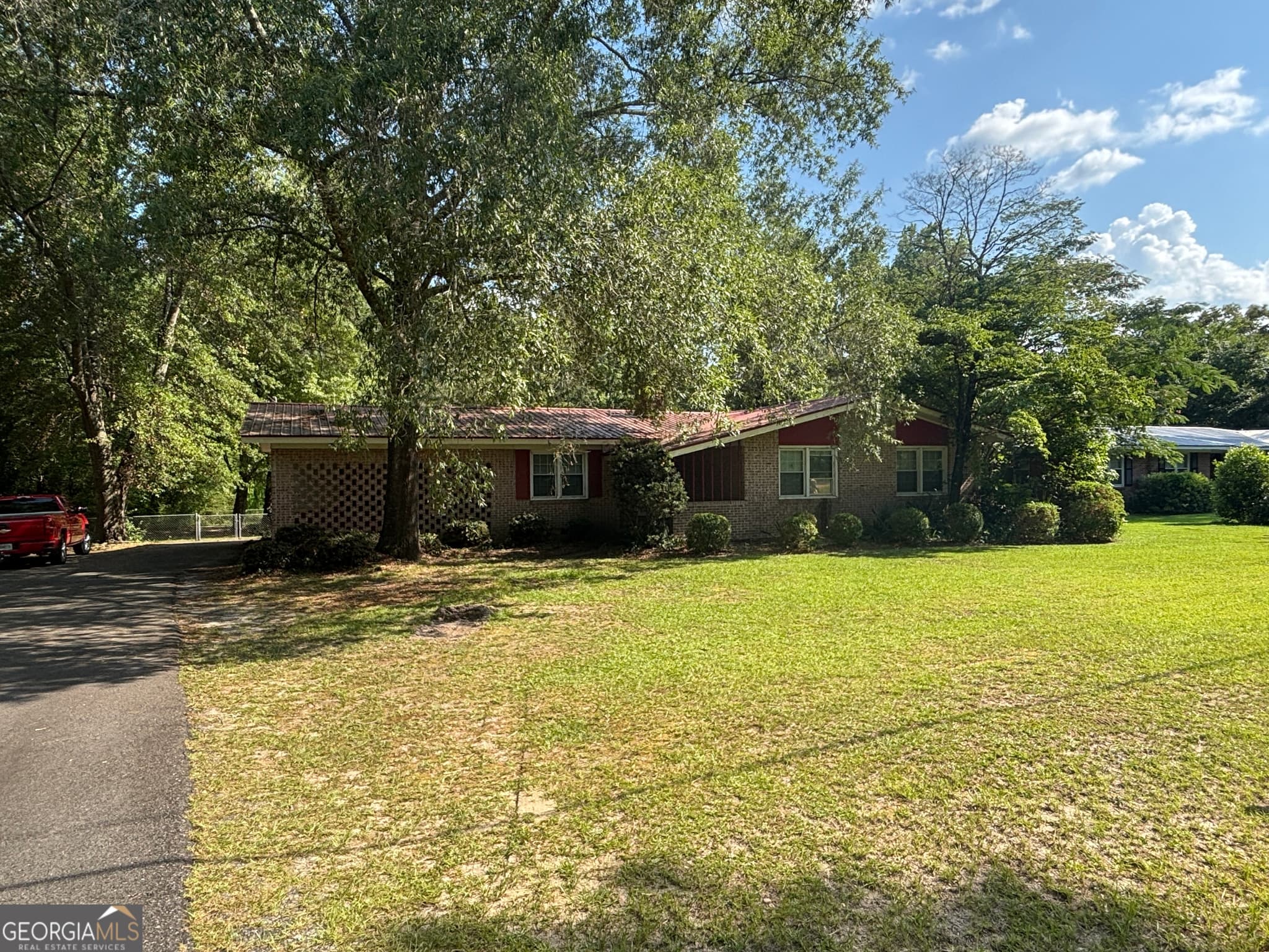 3 bedroom, 2 bathroom, 1,441 sq ft single family residence under contract at 152 Crest Drive, Cochran, GA 31014 — photo 5