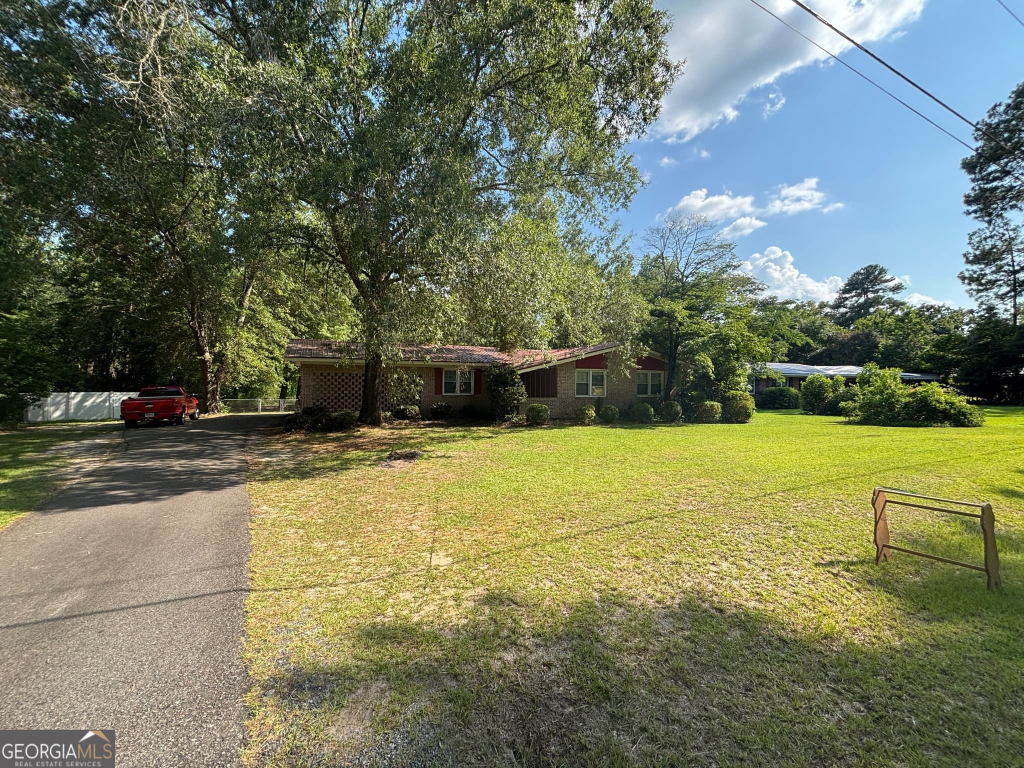 3 bedroom, 2 bathroom, 1,441 sq ft single family residence under contract at 152 Crest Drive, Cochran, GA 31014 — photo 4