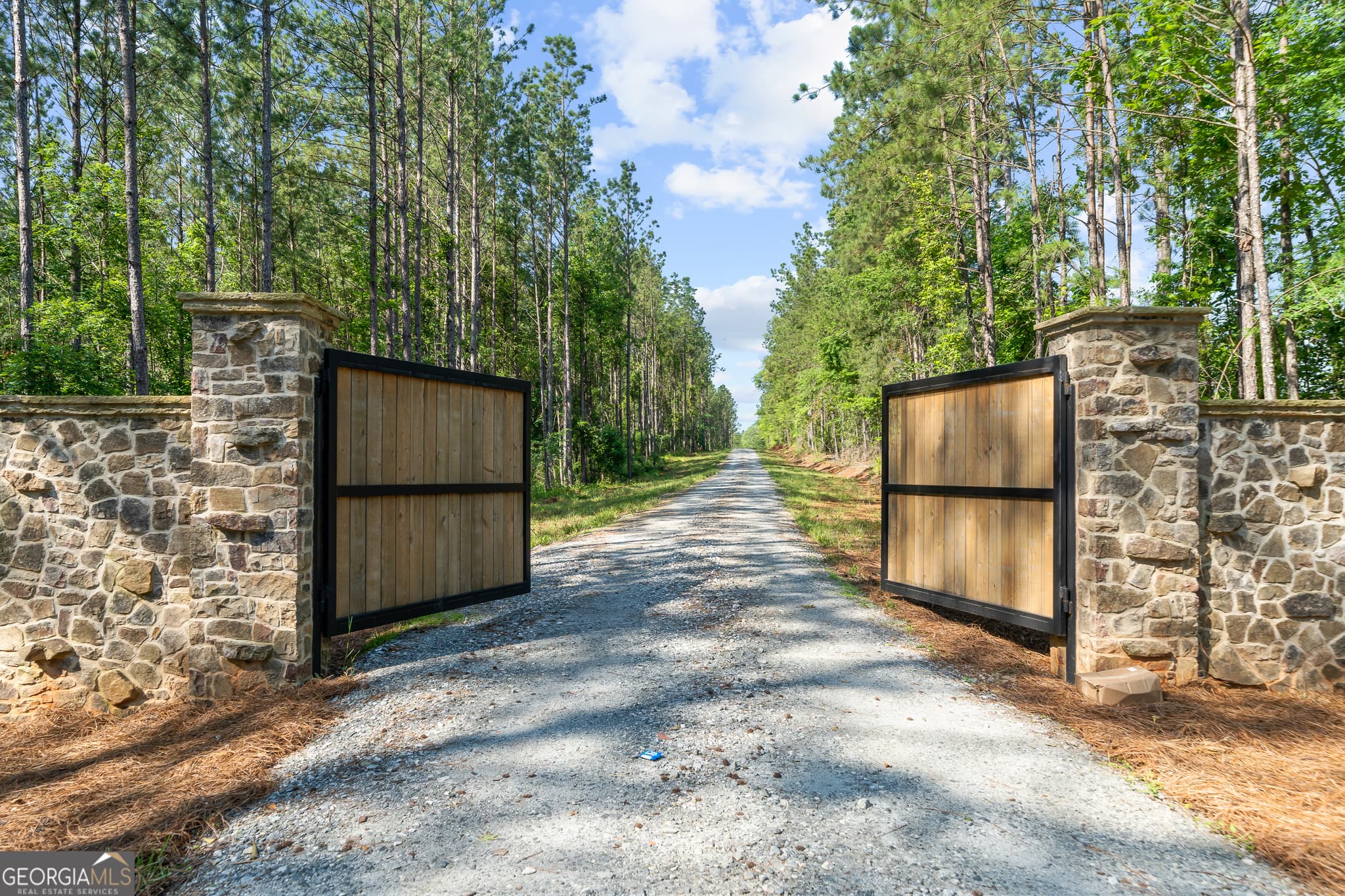 5 bedroom, 5 bathroom, 5,430 sq ft single family residence for sale at 5700 Goolsby Road, Monticello, GA 31064 — photo 2