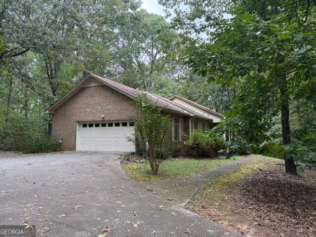 3 bedroom, 2 bathroom, 4,372 sq ft single family residence for sale at 125 Brogdon Road, Fayetteville, GA 30214 — photo 4