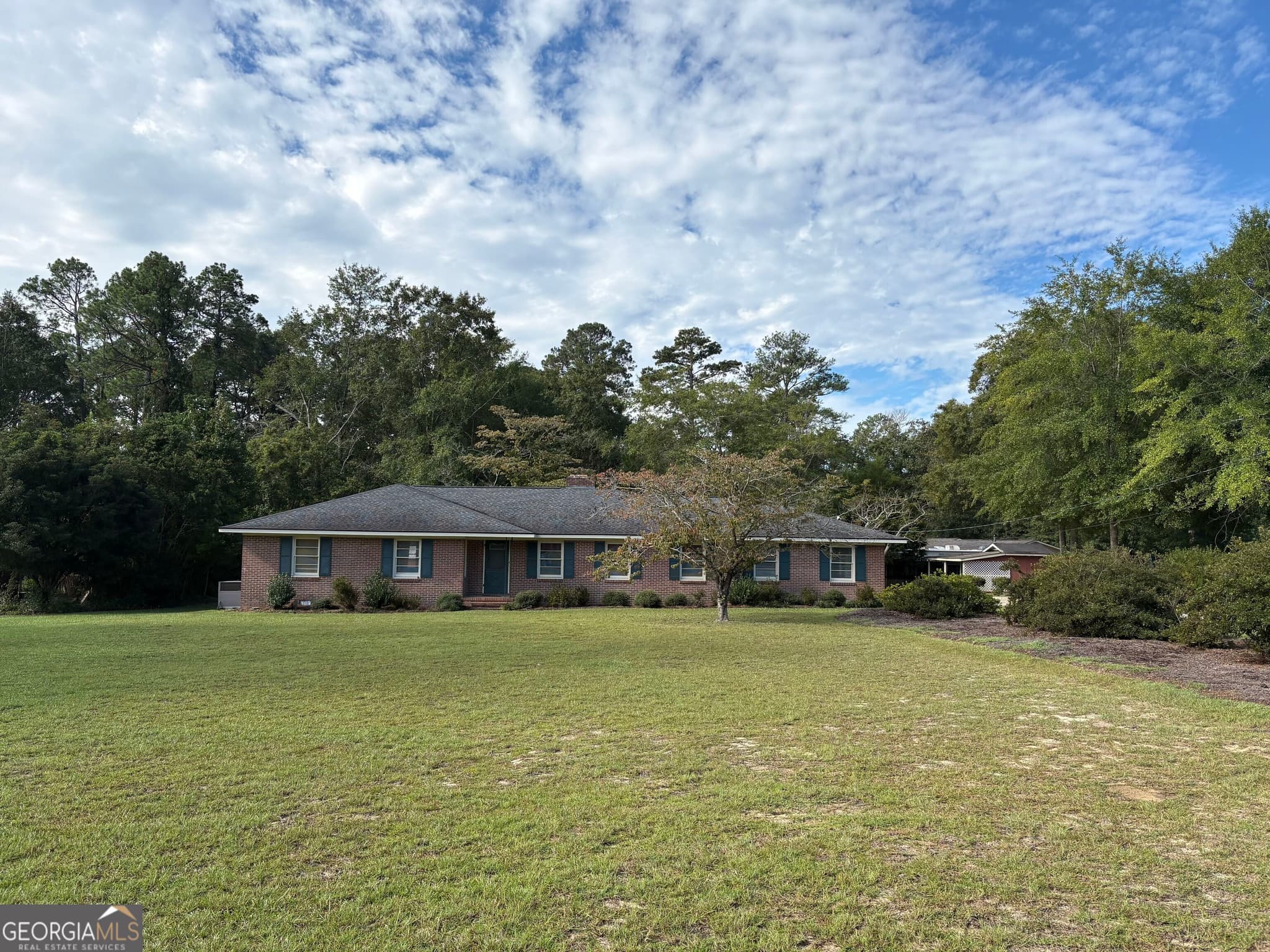 4 bedroom, 2 bathroom, 2,654 sq ft single family residence for sale at 212 Clairmont Drive, Dublin, GA 31021 — photo 2