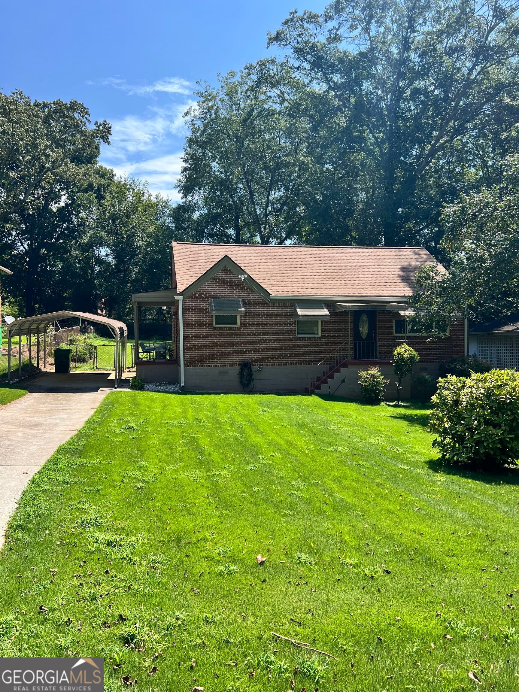 2 bedroom, 1 bathroom, 936 sq ft single family residence for rent at 2032 Dellwood Place, Decatur, GA 30032 for $1,495 a month — photo 1 of 17