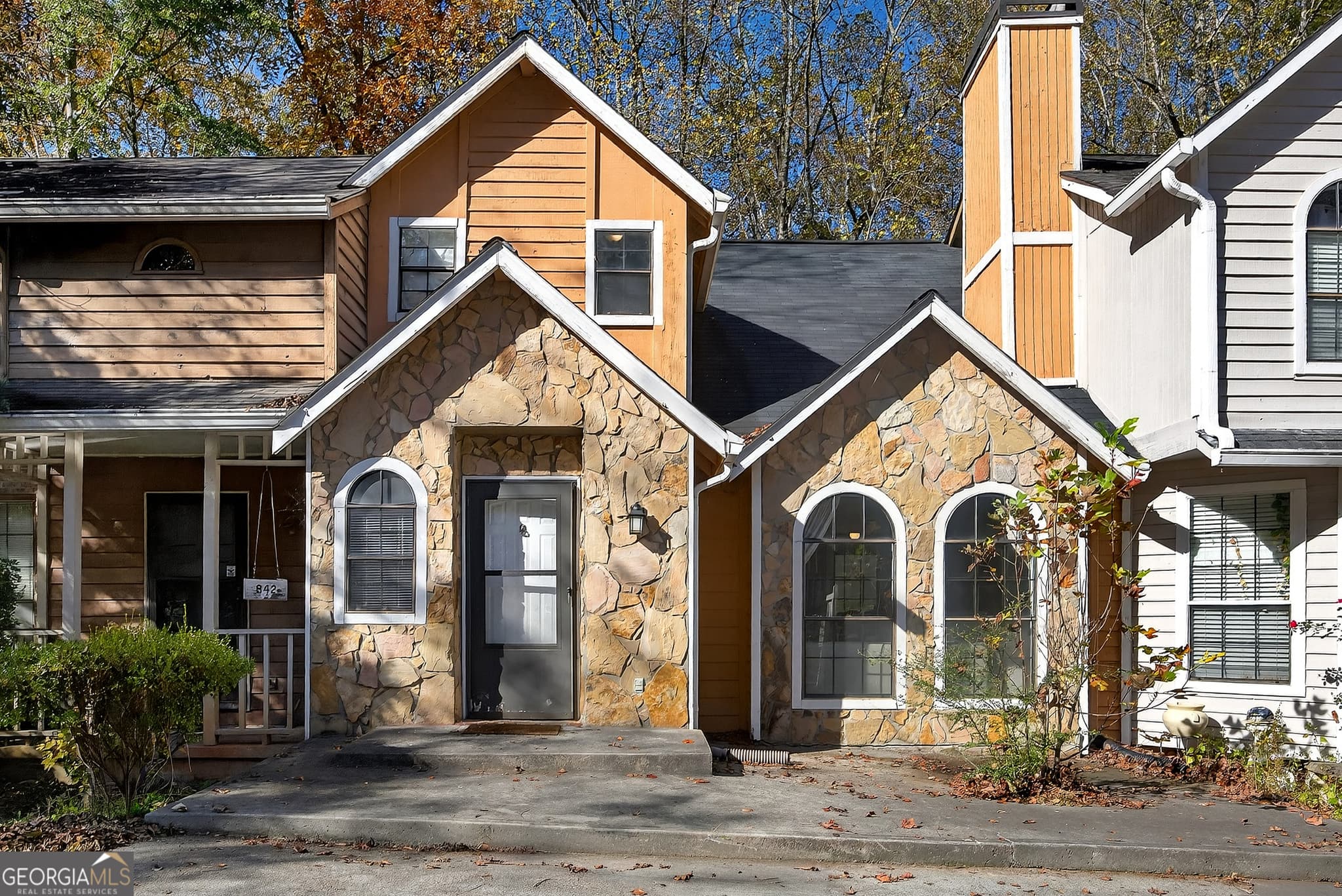 2 bedroom, 1.5 bathroom, 1,235 sq ft townhouse for sale at 840 Brandy Oaks Lane, Stone Mountain, GA 30088