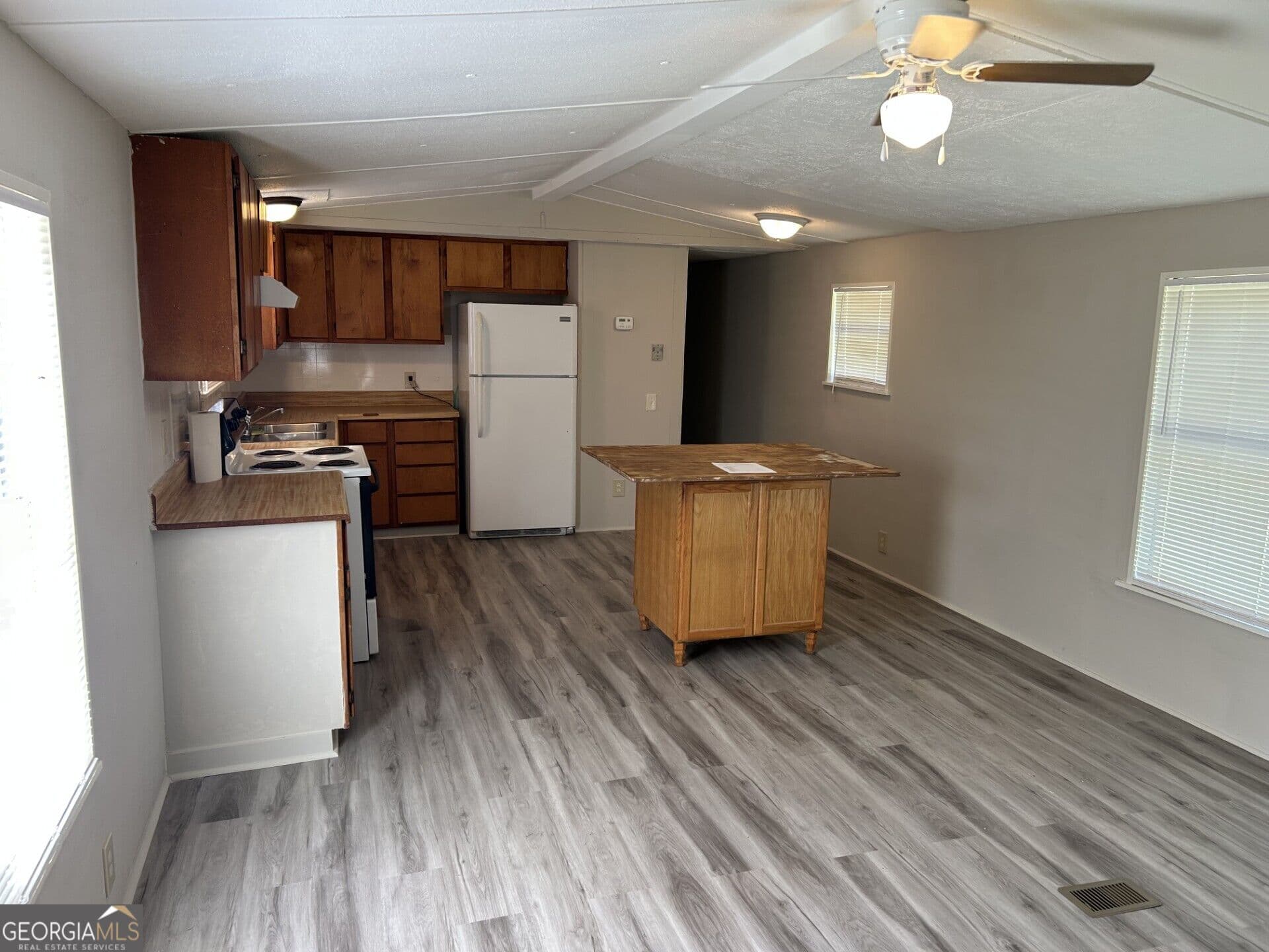 3 bedroom, 2 bathroom, 780 sq ft manufactured home,single family residence for rent at 203 Mt Moriah, Auburn, GA 30011 for $1,300 a month — photo 3