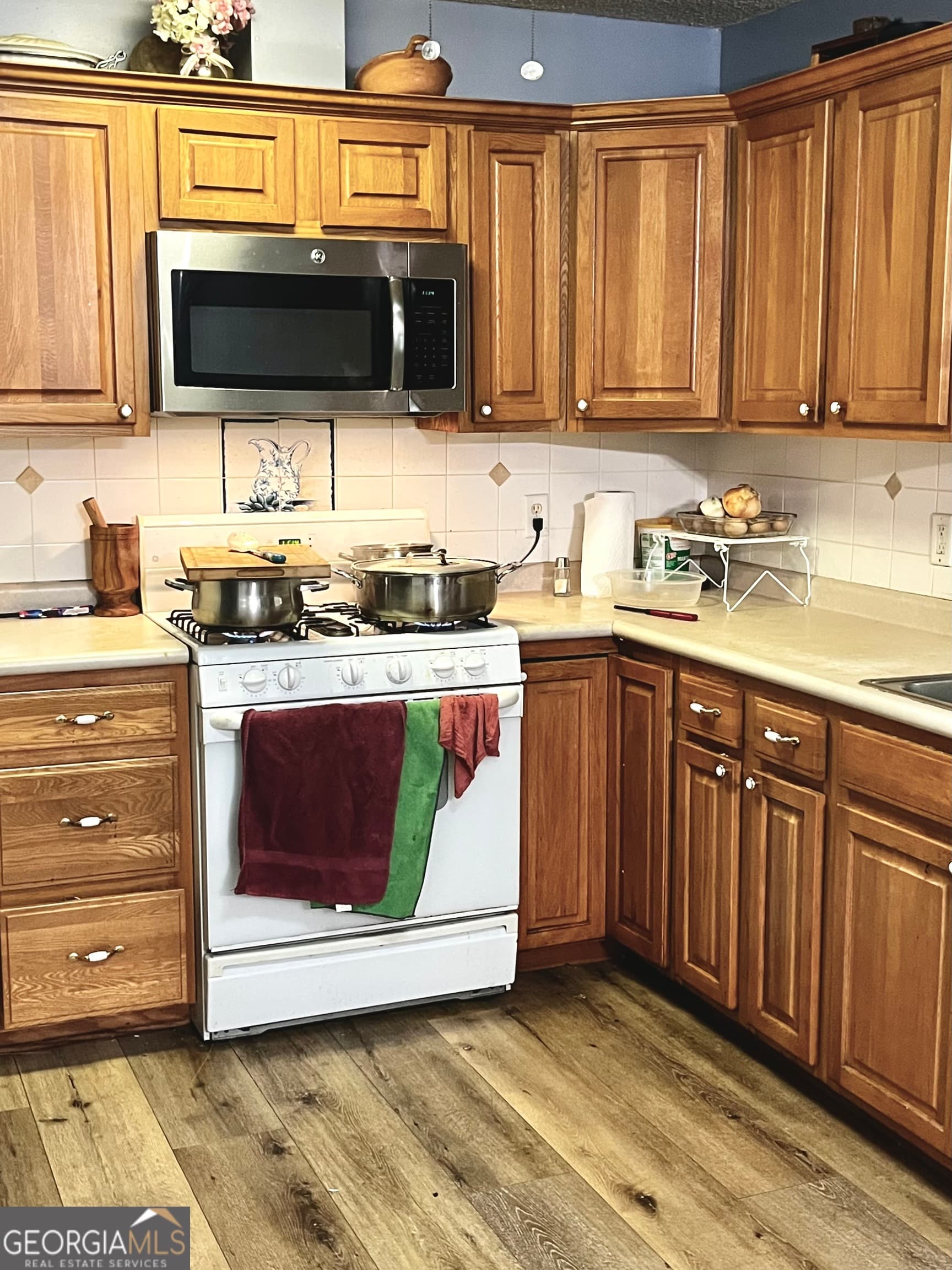 3 bedroom, 2 bathroom, 1,671 sq ft single family residence for sale at 705 Geiger Street, Mount Vernon, GA 30445 — photo 5