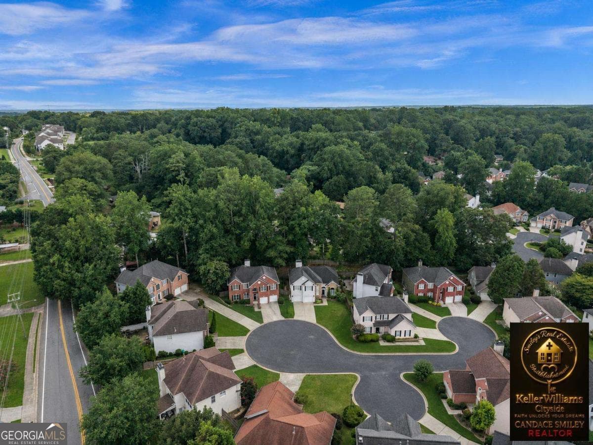 5 bedroom, 3 bathroom, 3,467 sq ft single family residence for sale at 256 Ennisbrook Drive, Smyrna, GA 30082 — photo 2