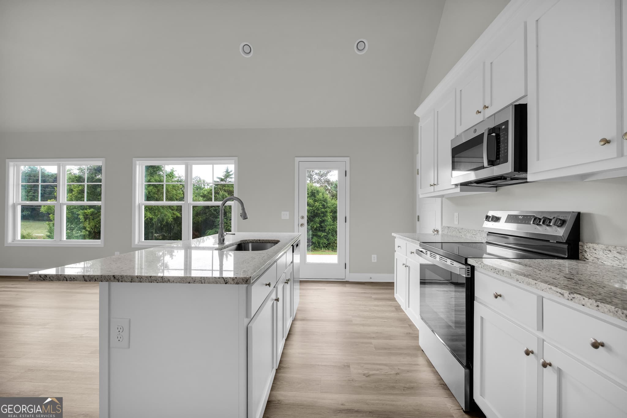 4 bedroom, 3 bathroom, 2,166 sq ft single family residence for sale at 110 Sewell Road, Lavonia, GA 30553 — photo 4