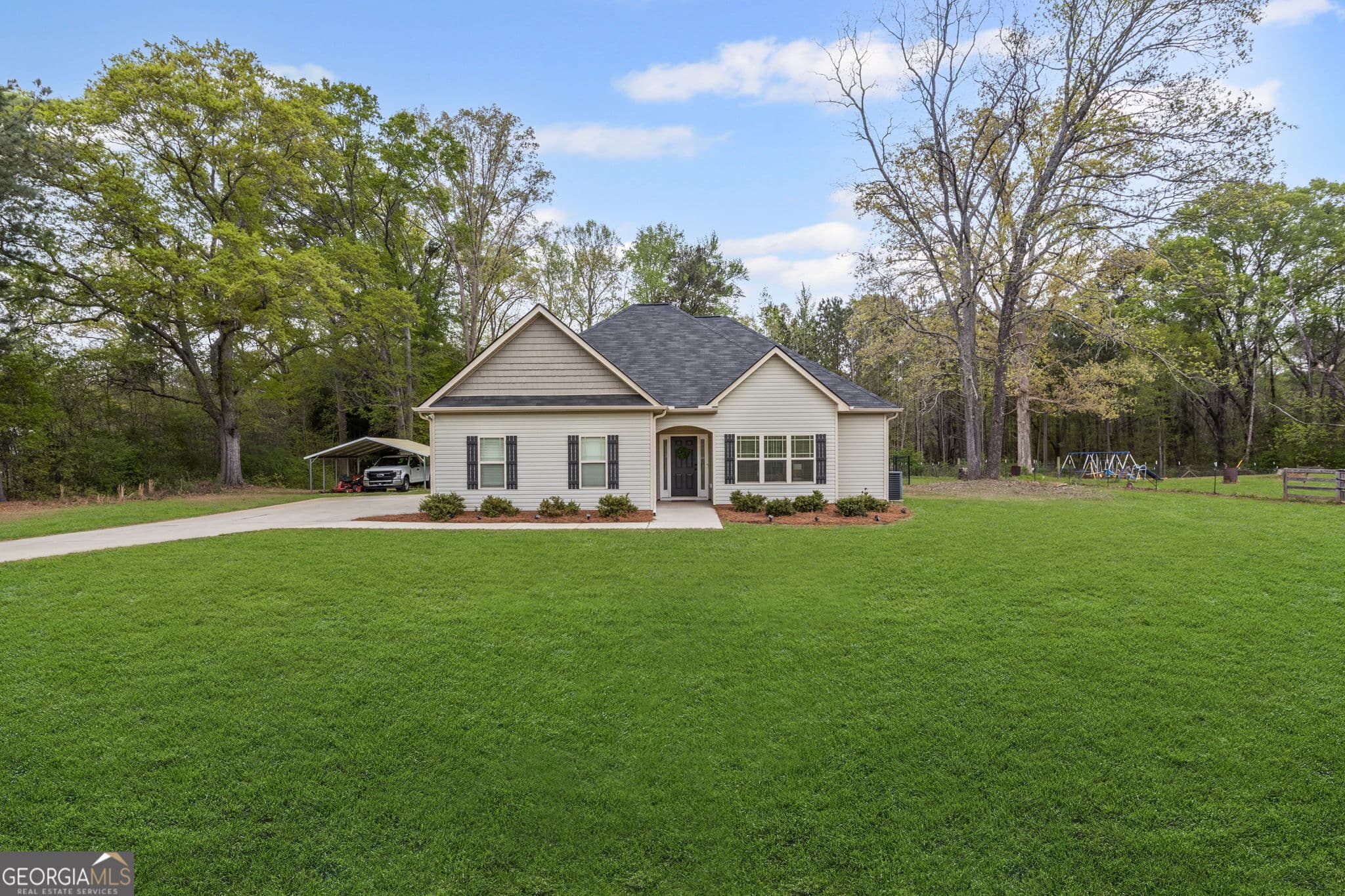 3 bedroom, 2 bathroom, 1,400 sq ft single family residence sold at 124 East Oak Street, Luthersville, GA 30251