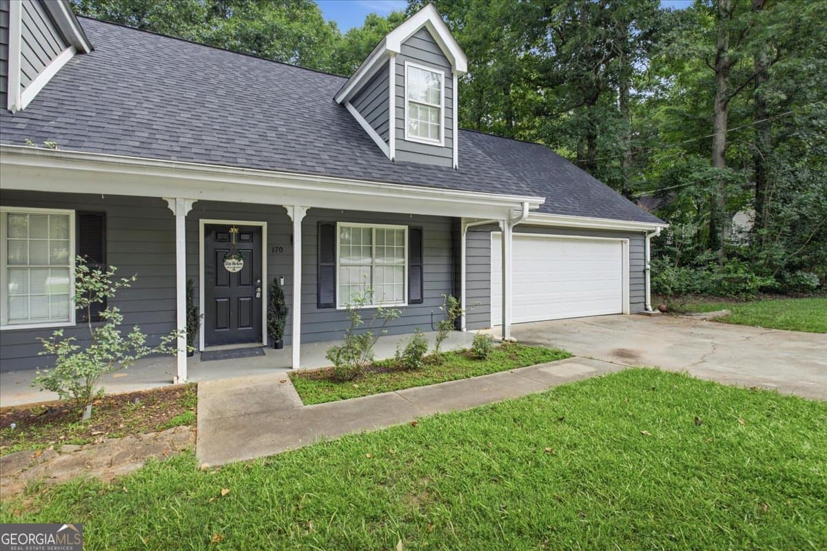 3 bedroom, 2 bathroom, 1,404 sq ft single family residence for sale at 170 Sable Circle, Covington, GA 30016 — photo 2