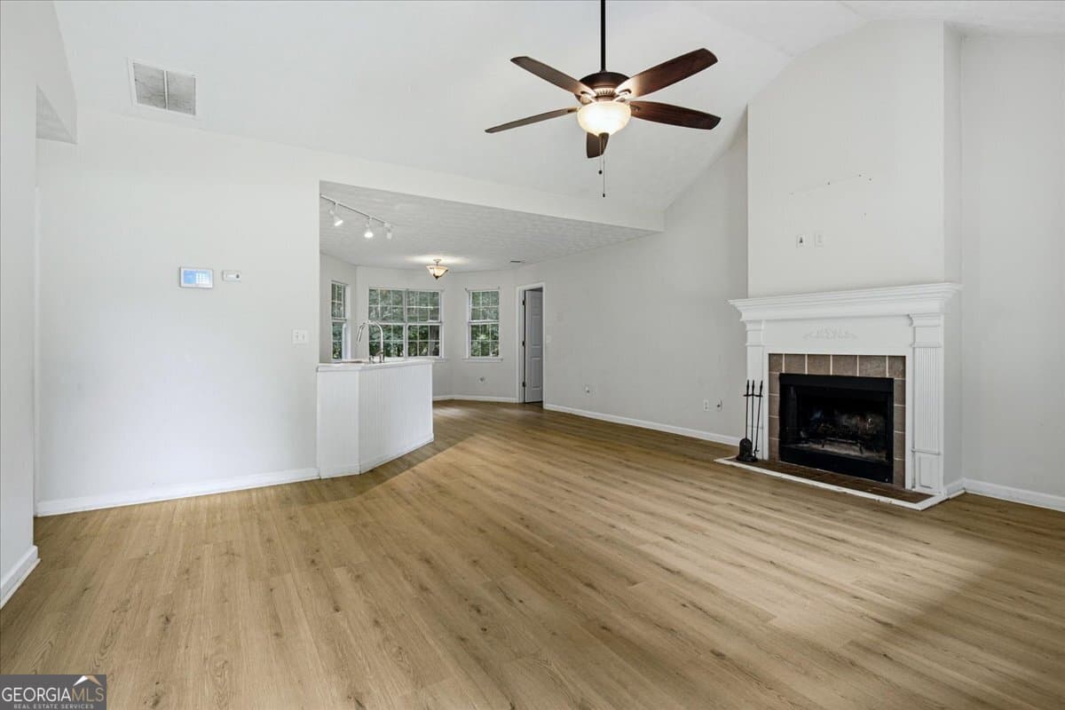 3 bedroom, 2 bathroom, 1,404 sq ft single family residence for sale at 170 Sable Circle, Covington, GA 30016 — photo 3