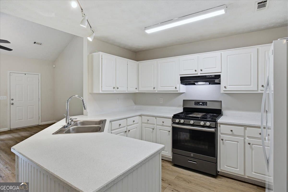 3 bedroom, 2 bathroom, 1,404 sq ft single family residence for sale at 170 Sable Circle, Covington, GA 30016 — photo 9