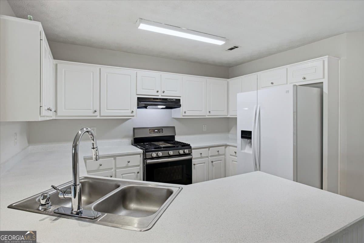 3 bedroom, 2 bathroom, 1,404 sq ft single family residence for sale at 170 Sable Circle, Covington, GA 30016 — photo 8