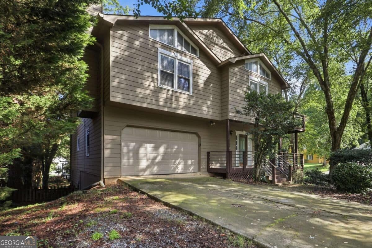 4 bedroom, 3 bathroom, 2,994 sq ft single family residence for sale at 815 Old Spring Way, Buford, GA 30518 — photo 2