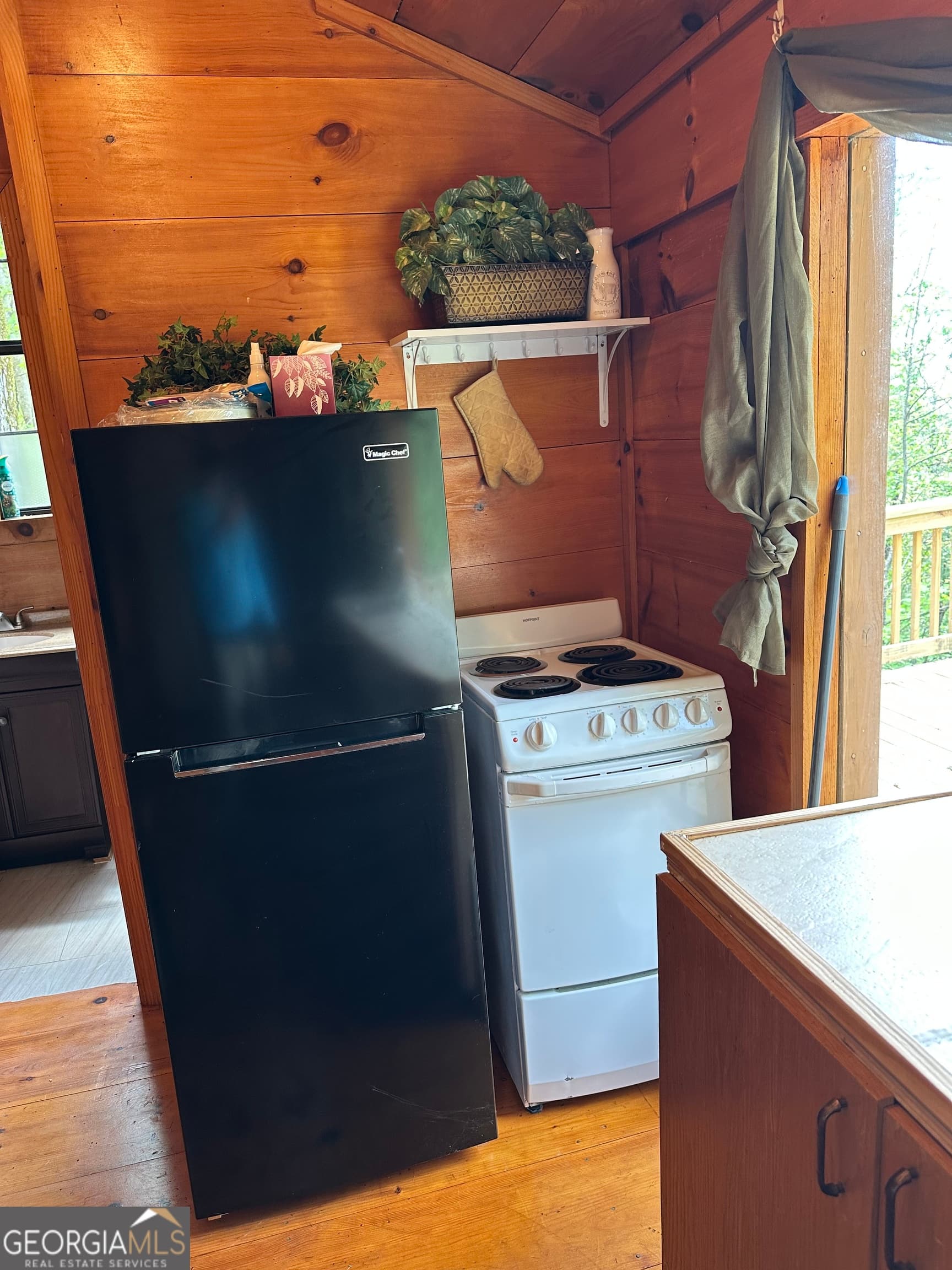 2 bedroom, 1 bathroom, 600 sq ft cabin,single family residence for sale at 382 Highland Road, Ellijay, GA 30540 — photo 7