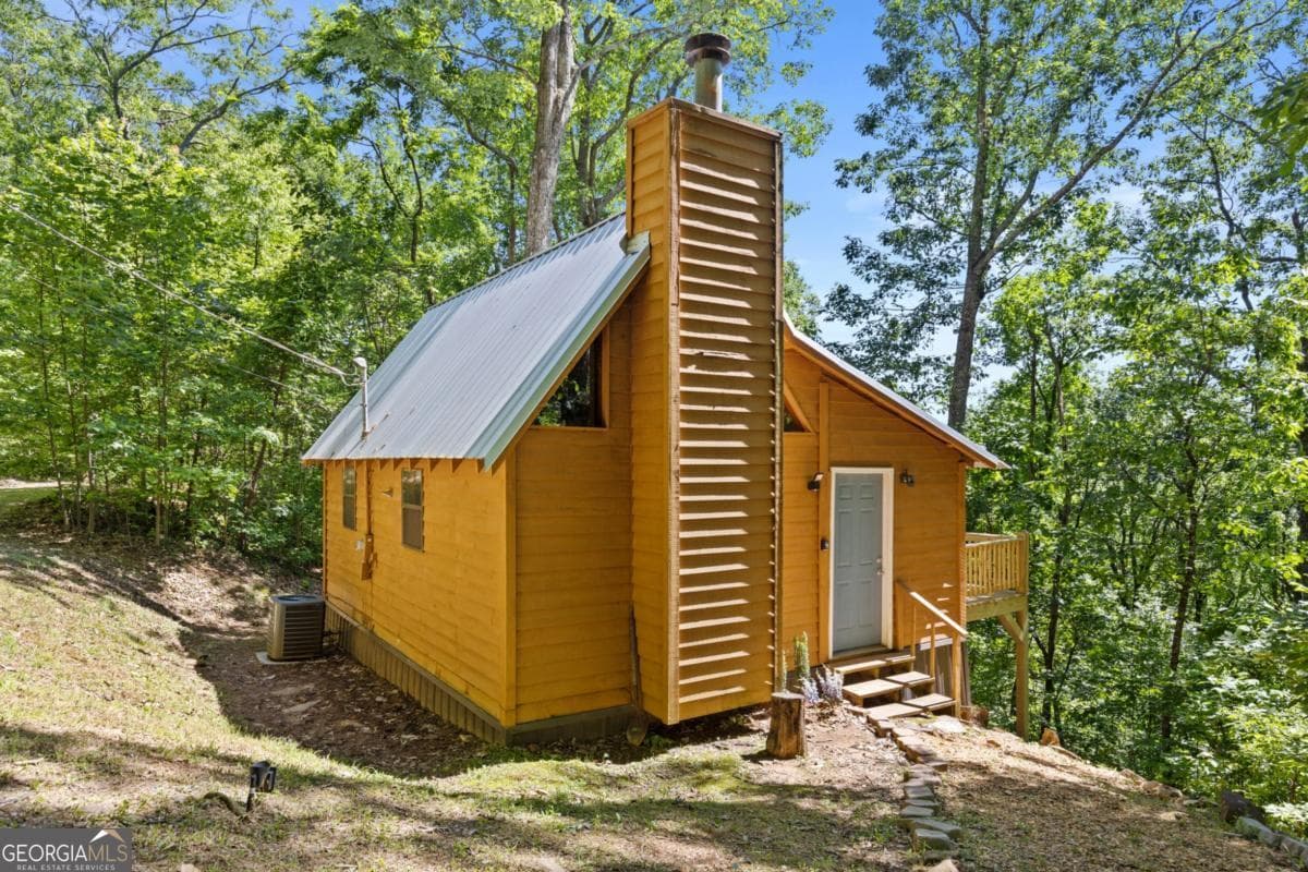 2 bedroom, 1 bathroom, 600 sq ft cabin,single family residence for sale at 382 Highland Road, Ellijay, GA 30540 — photo 3