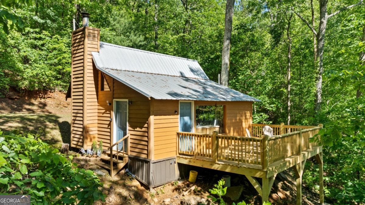 2 bedroom, 1 bathroom, 600 sq ft cabin,single family residence for sale at 382 Highland Road, Ellijay, GA 30540 — photo 1 of 19