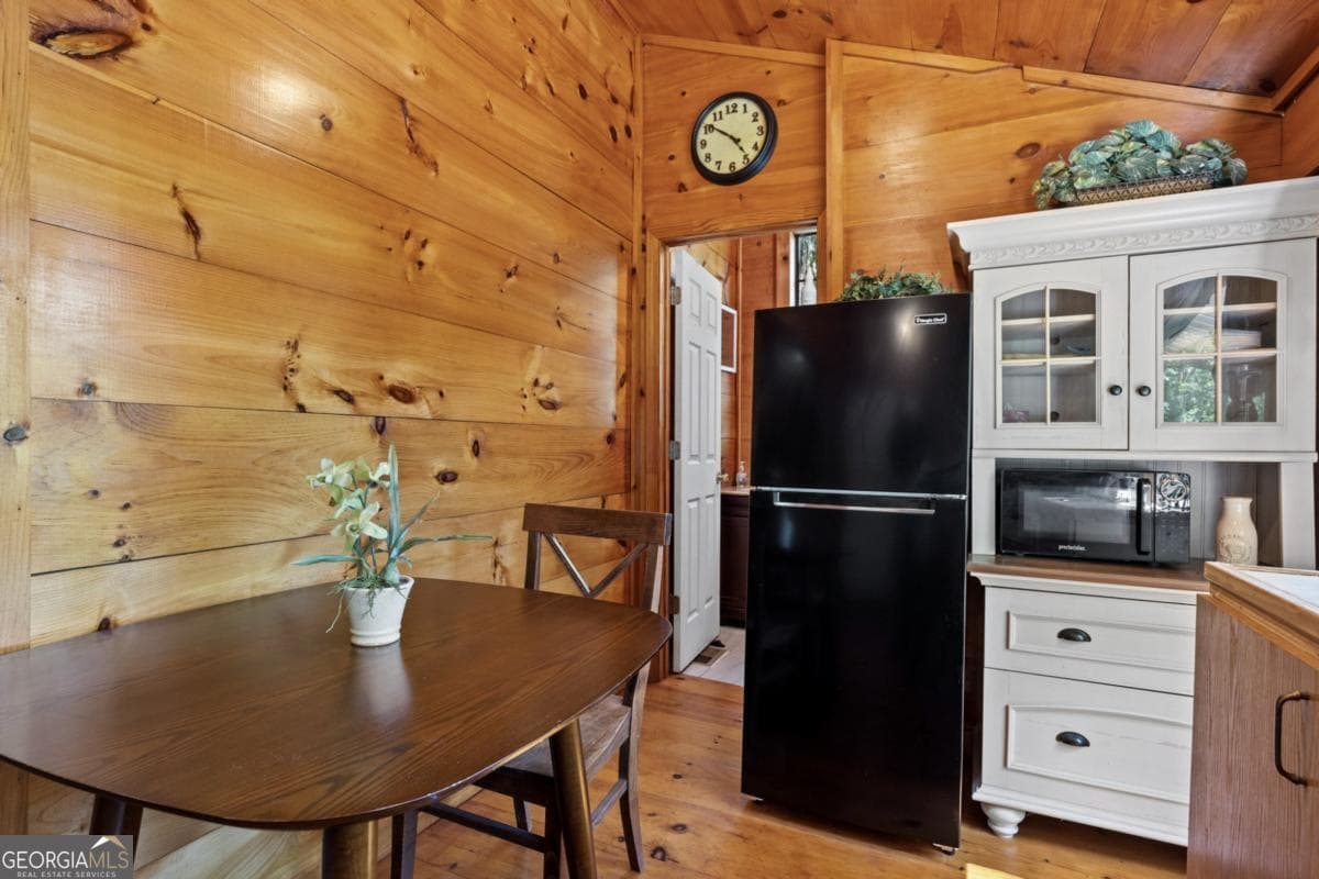 2 bedroom, 1 bathroom, 600 sq ft cabin,single family residence for sale at 382 Highland Road, Ellijay, GA 30540 — photo 8