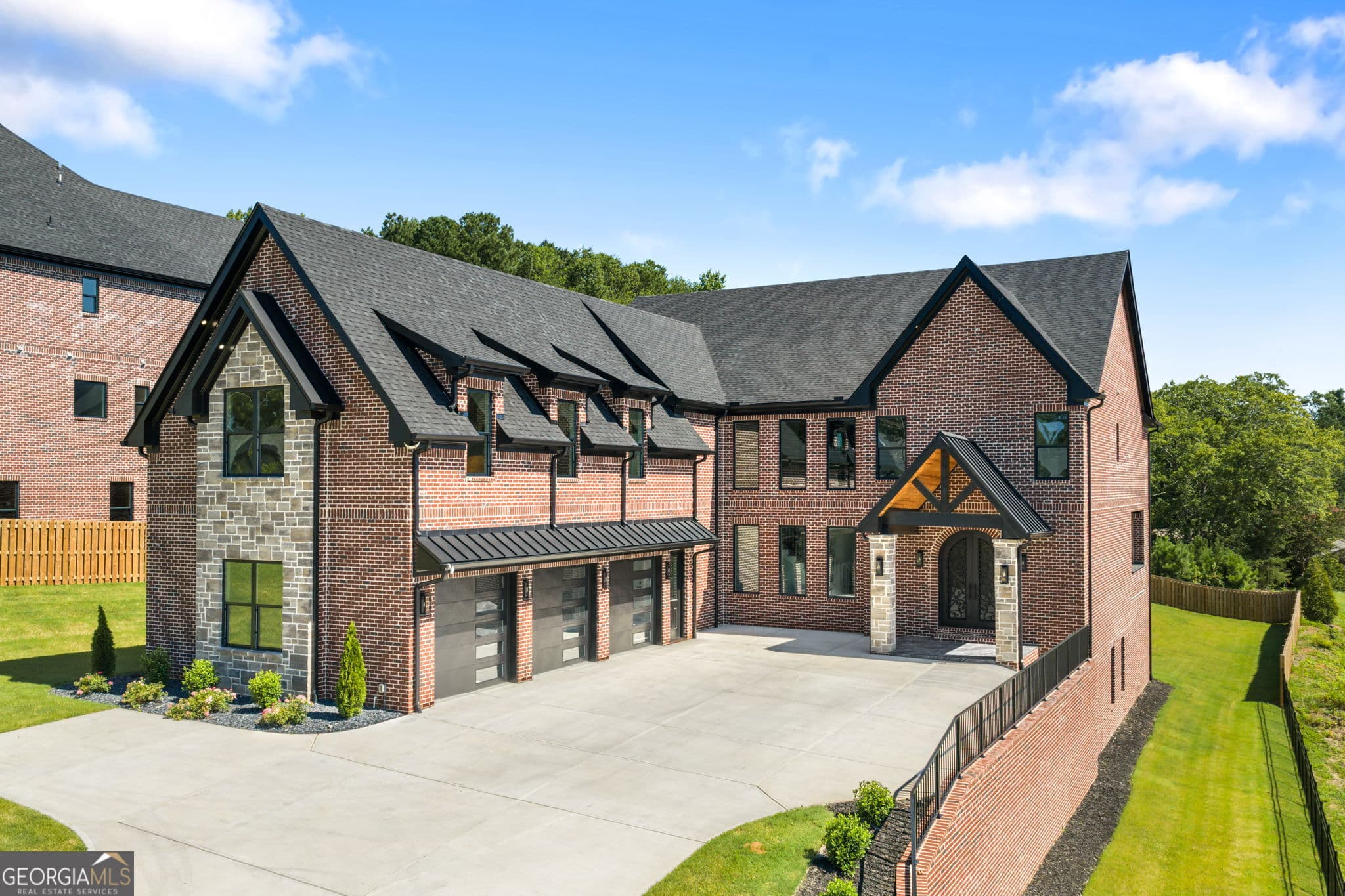 5 bedroom, 6 bathroom, 7,321 sq ft single family residence for sale at 403 Thunder Road, Buford, GA 30518 — photo 2