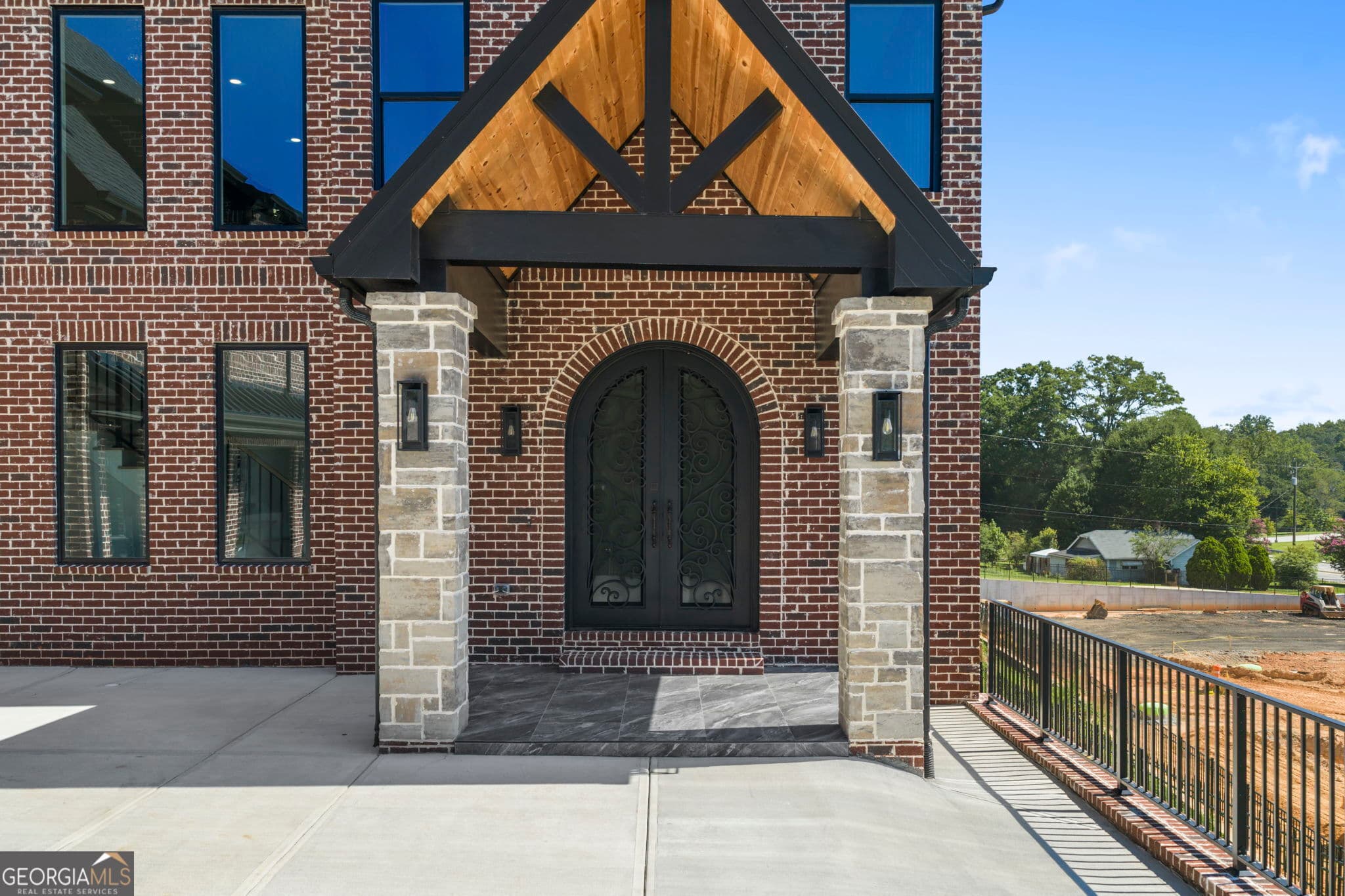 5 bedroom, 6 bathroom, 7,321 sq ft single family residence for sale at 403 Thunder Road, Buford, GA 30518 — photo 4