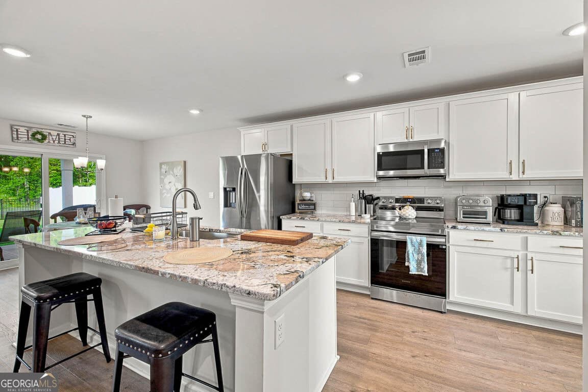 5 bedroom, 3 bathroom, 2,460 sq ft single family residence for sale at 11020 Woodland Trail, Brunswick, GA 31525 — photo 3