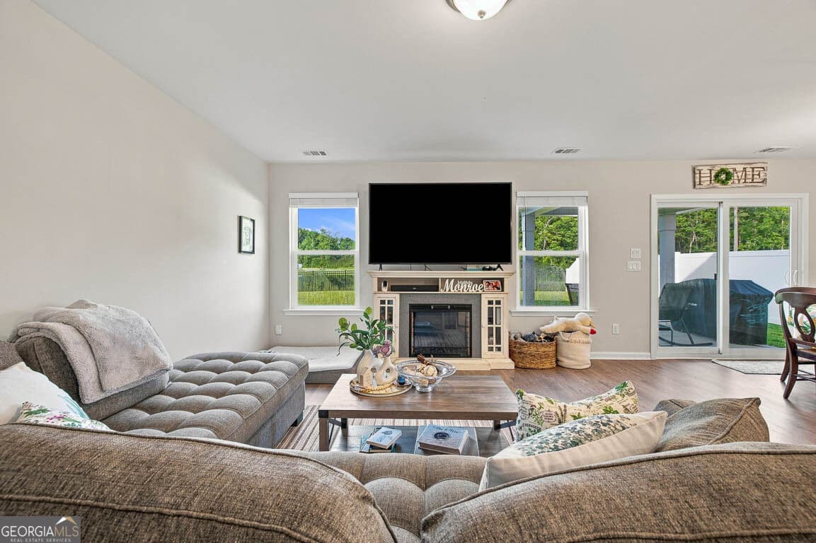 5 bedroom, 3 bathroom, 2,460 sq ft single family residence for sale at 11020 Woodland Trail, Brunswick, GA 31525 — photo 5