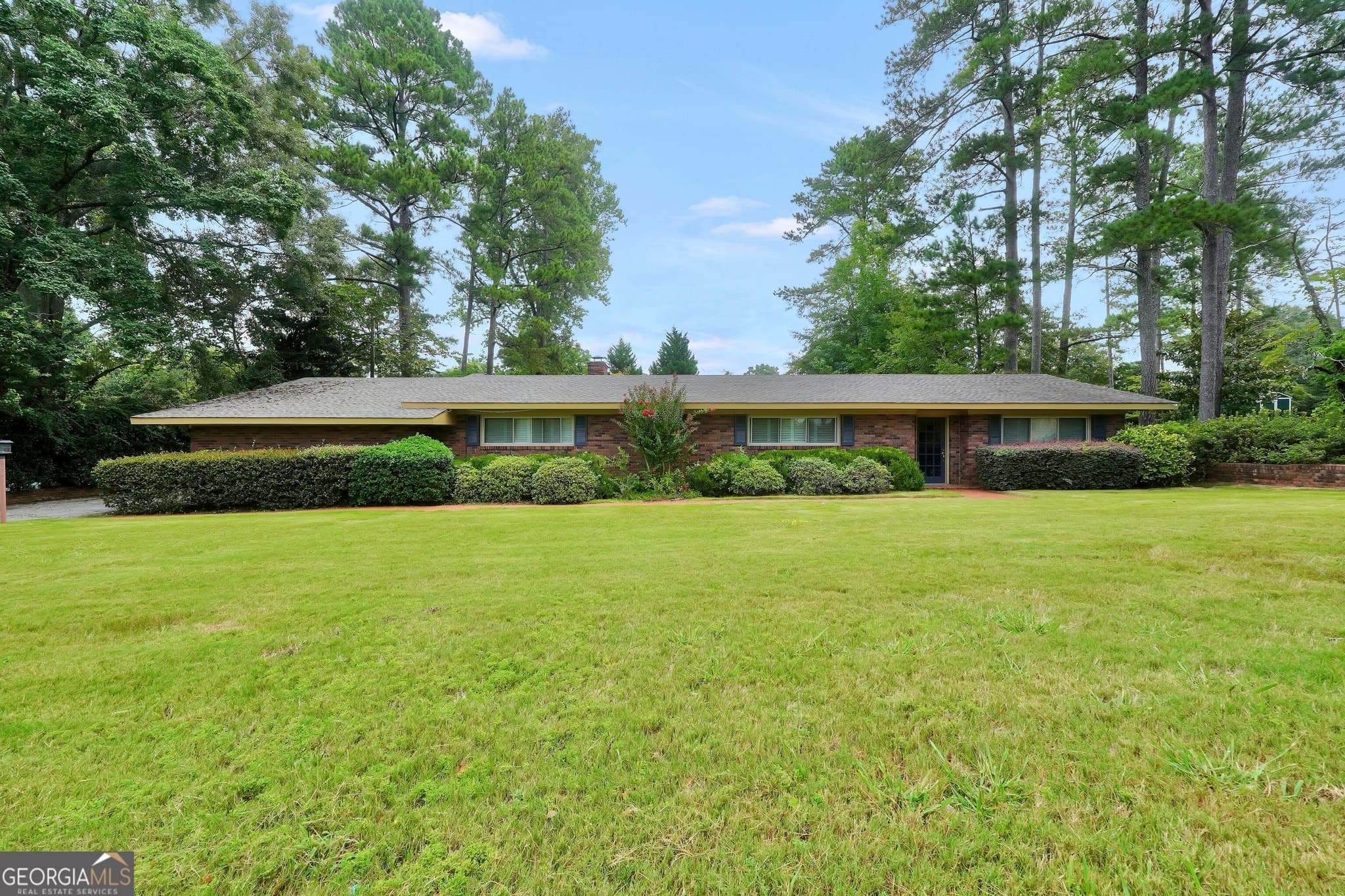 3 bedroom, 2 bathroom, 2,545 sq ft single family residence for sale at 104 Woodlawn Place, Thomaston, GA 30286 — photo 2