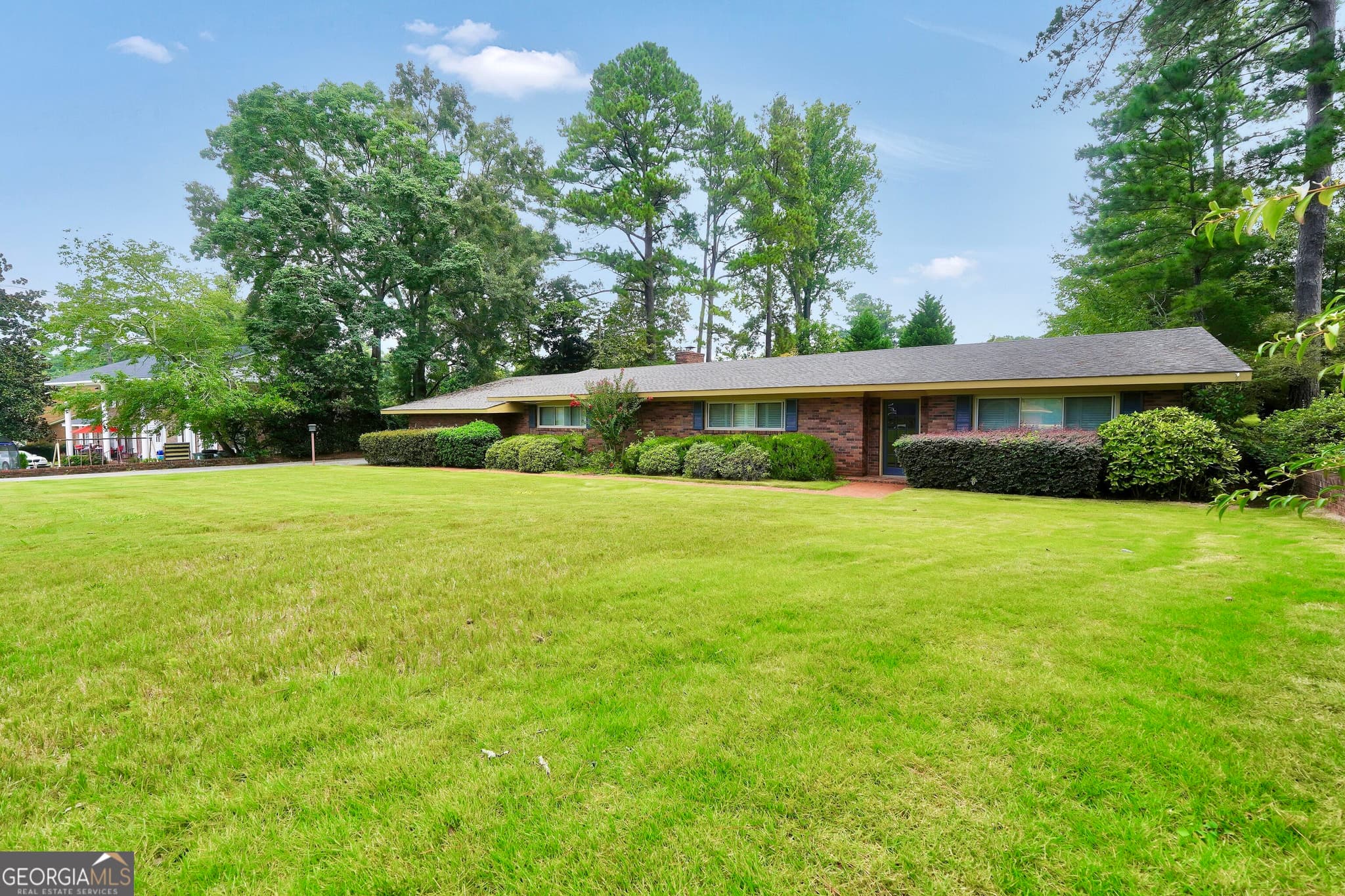 3 bedroom, 2 bathroom, 2,545 sq ft single family residence for sale at 104 Woodlawn Place, Thomaston, GA 30286 — photo 3