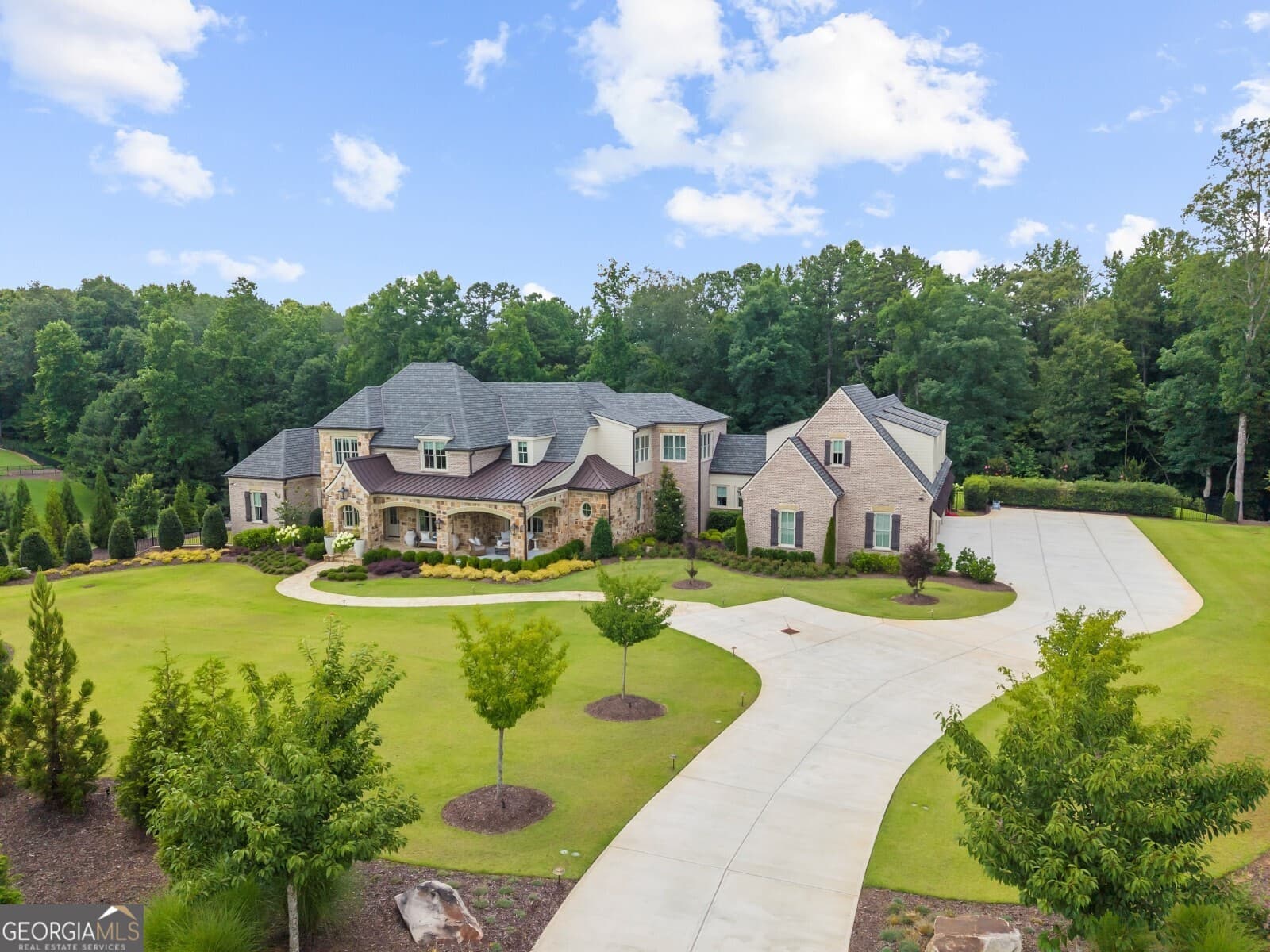 7 bedroom, 8.5 bathroom, 13,050 sq ft single family residence for sale at 570 Lost River Bend, Milton, GA 30004 — photo 3