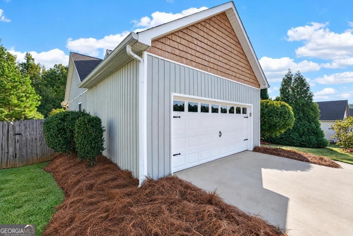 3 bedroom, 2 bathroom, 1,590 sq ft single family residence for sale at 172 Garrett Drive, Eatonton, GA 31024 — photo 4