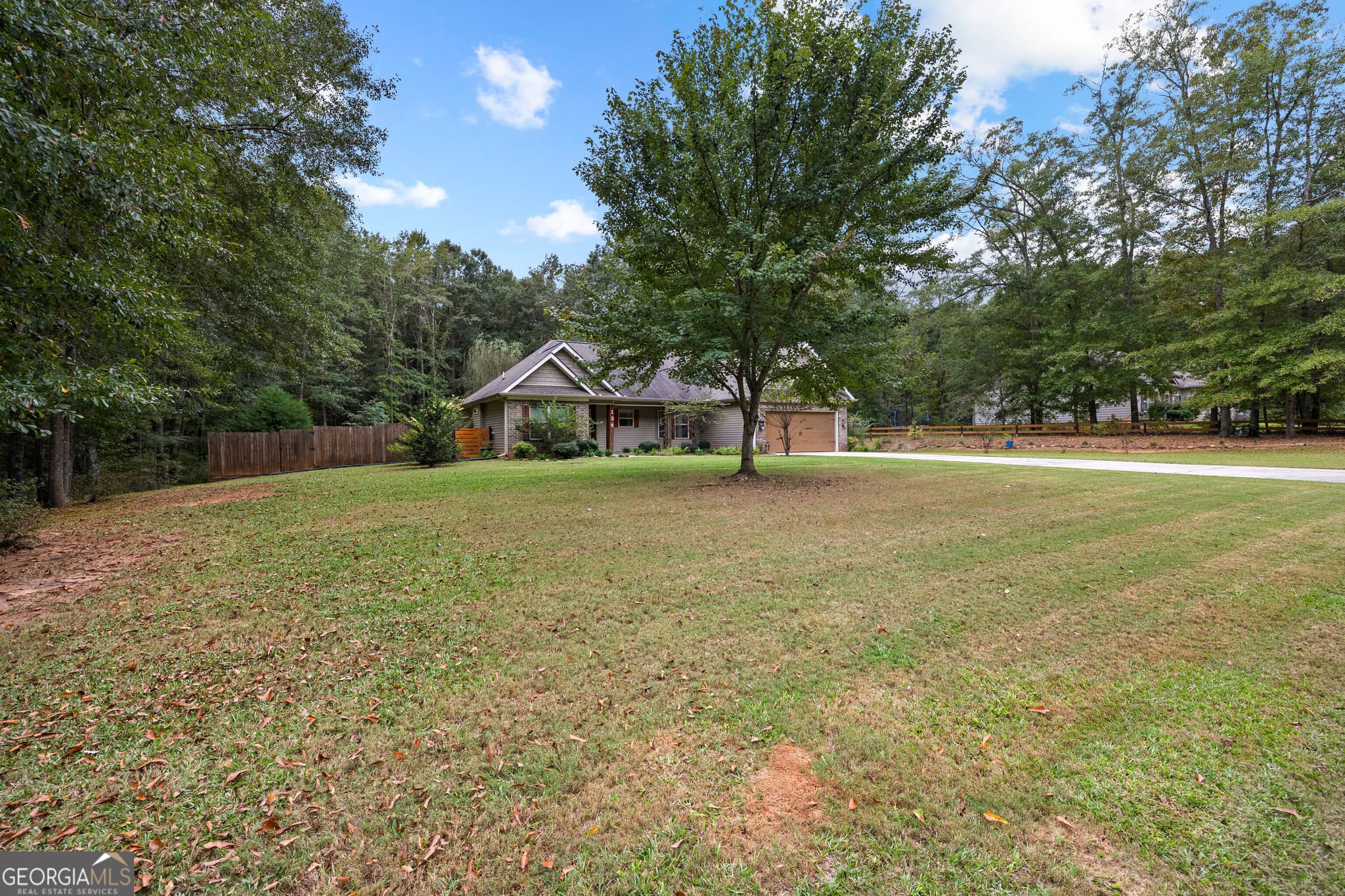 3 bedroom, 2 bathroom, 1,477 sq ft single family residence for sale at 135 Bugler's Way, Griffin, GA 30224 — photo 2