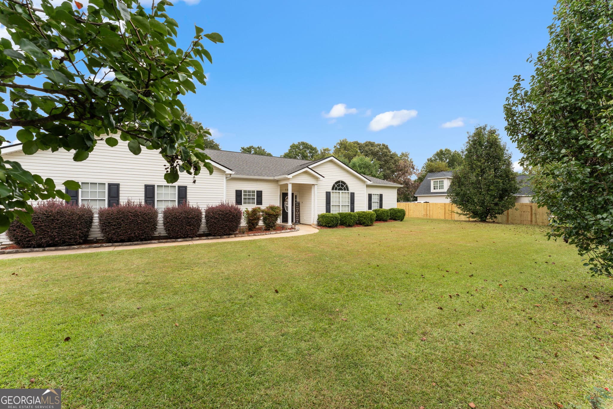 3 bedroom, 2 bathroom, 2,655 sq ft single family residence for sale at 127 Feagin Mill Road, Warner Robins, GA 31088 — photo 2