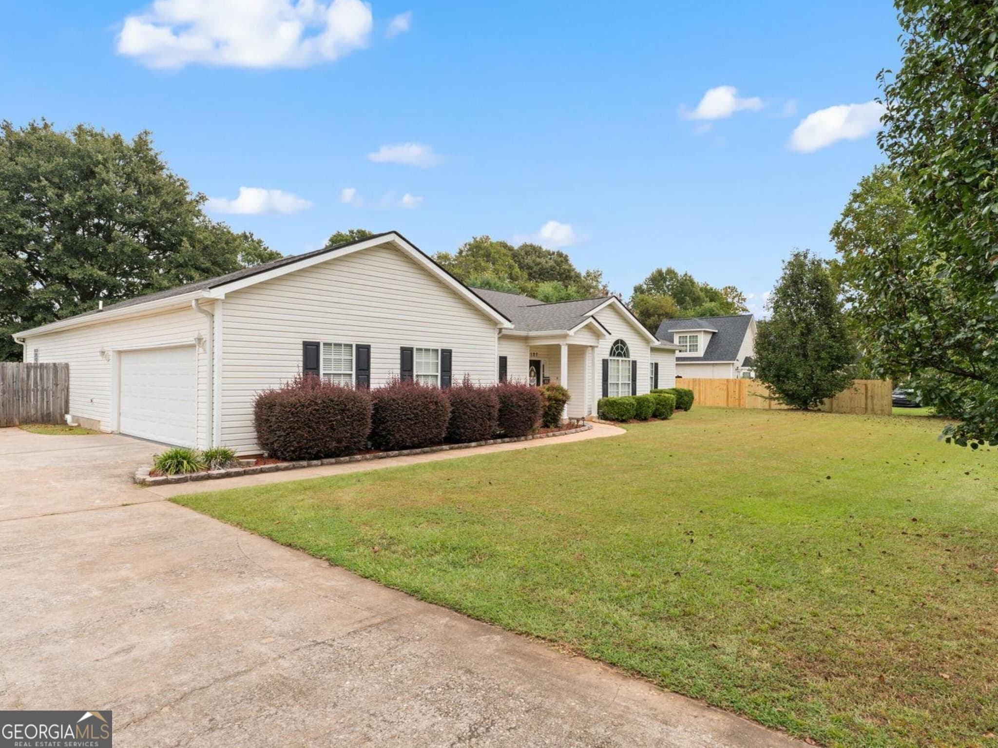 3 bedroom, 2 bathroom, 2,655 sq ft single family residence for sale at 127 Feagin Mill Road, Warner Robins, GA 31088 — photo 3